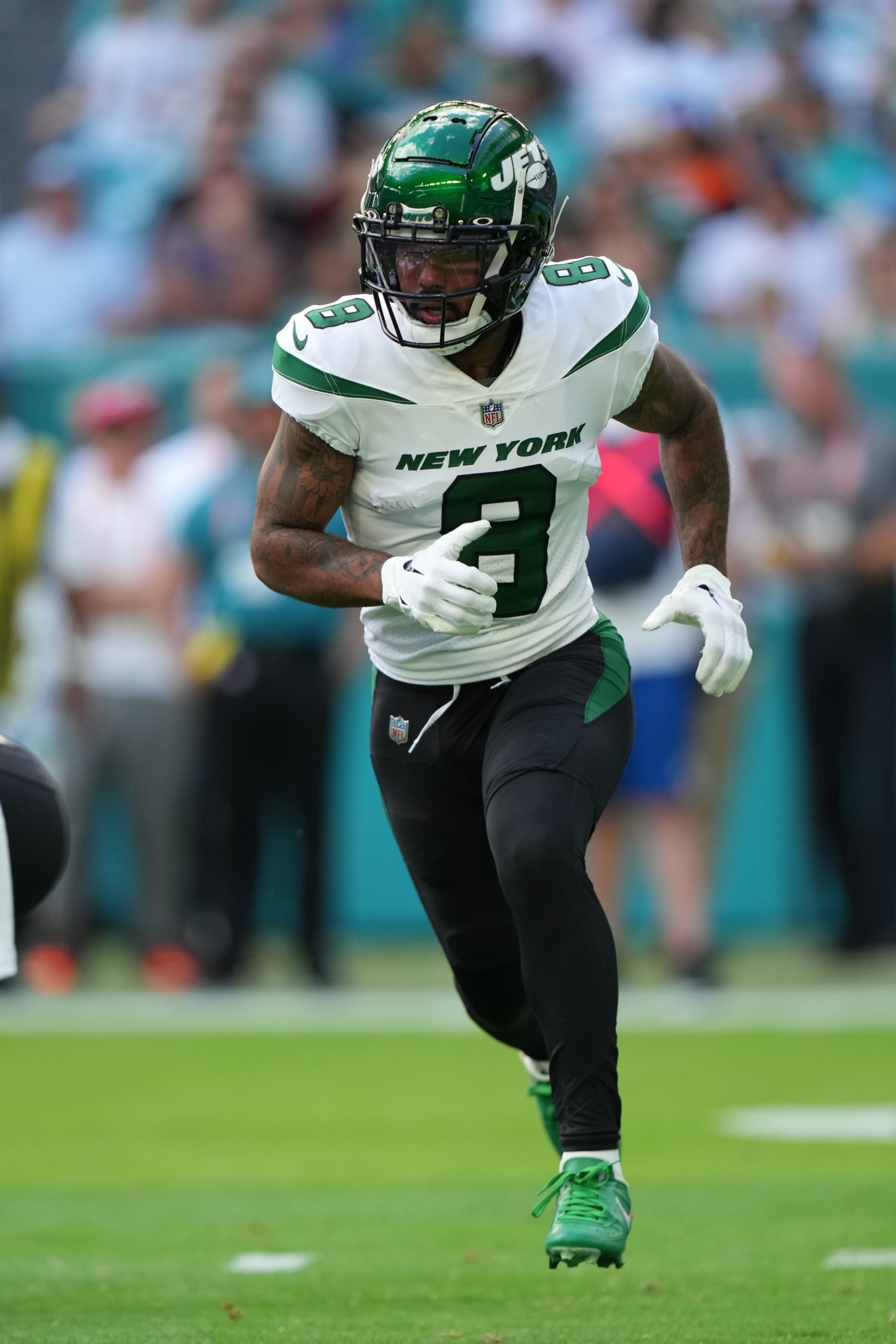 MIAMI GARDENS, FL - JANUARY 08: New York Jets wide receiver Elijah Moore (8) runs in motion before a snap during the game between the New York Jets and the Miami Dolphins on Sunday, January 8, 2023 at Hard Rock Stadium, Miami Gardens, Fla. (Photo by Peter Joneleit/Icon Sportswire via Getty Images)