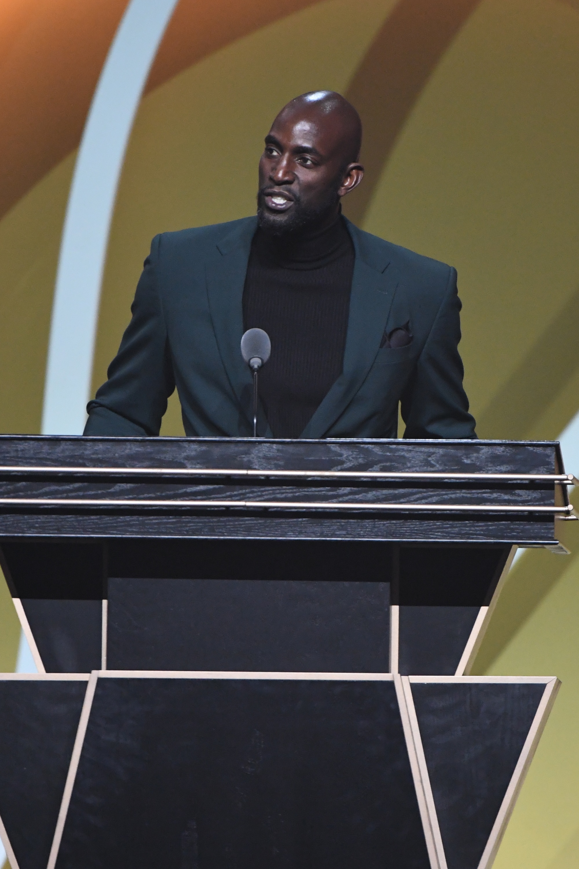 UNCASVILLE, CT - MAY 15: Enshrinee Kevin Garnett  addresses the guests during the 2020 Basketball Hall of Fame Enshrinement Ceremony on May 15, 2021 at the Mohegan Sun Arena at Mohegan Sun in Uncasville, Connecticut. NOTE TO USER: User expressly acknowledges and agrees that, by downloading and/or using this photograph, user is consenting to the terms and conditions of the Getty Images License Agreement.  Mandatory Copyright Notice: Copyright 2021 NBAE (Photo by Andrew D. Bernstein/NBAE via Getty Images)