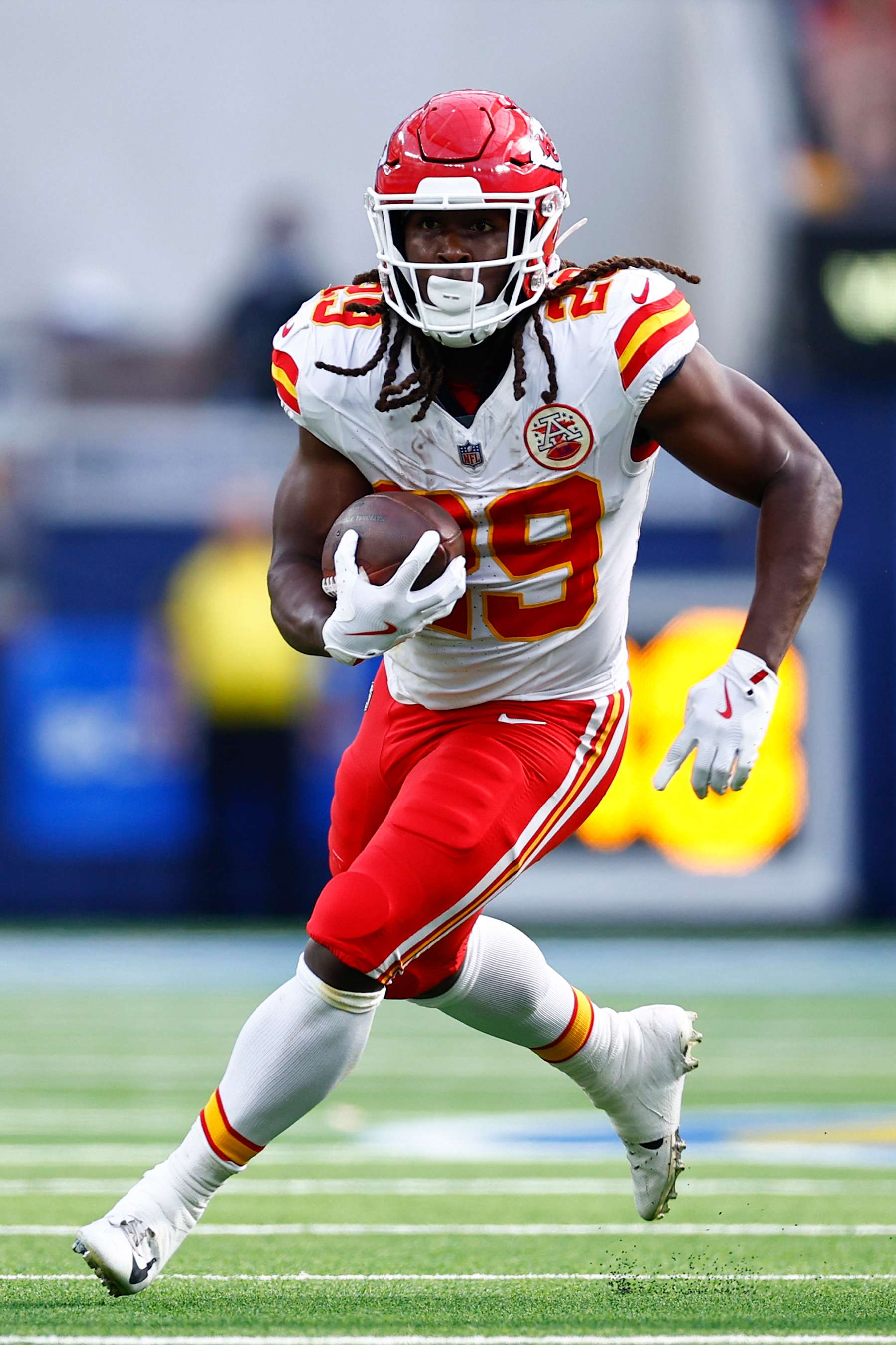 INGLEWOOD, CALIFORNIA - SEPTEMBER 29: Kareem Hunt #29 of the Kansas City Chiefs runs the ball during the second half against the Los Angeles Chargers at SoFi Stadium on September 29, 2024 in Inglewood, California. (Photo by Ronald Martinez/Getty Images)