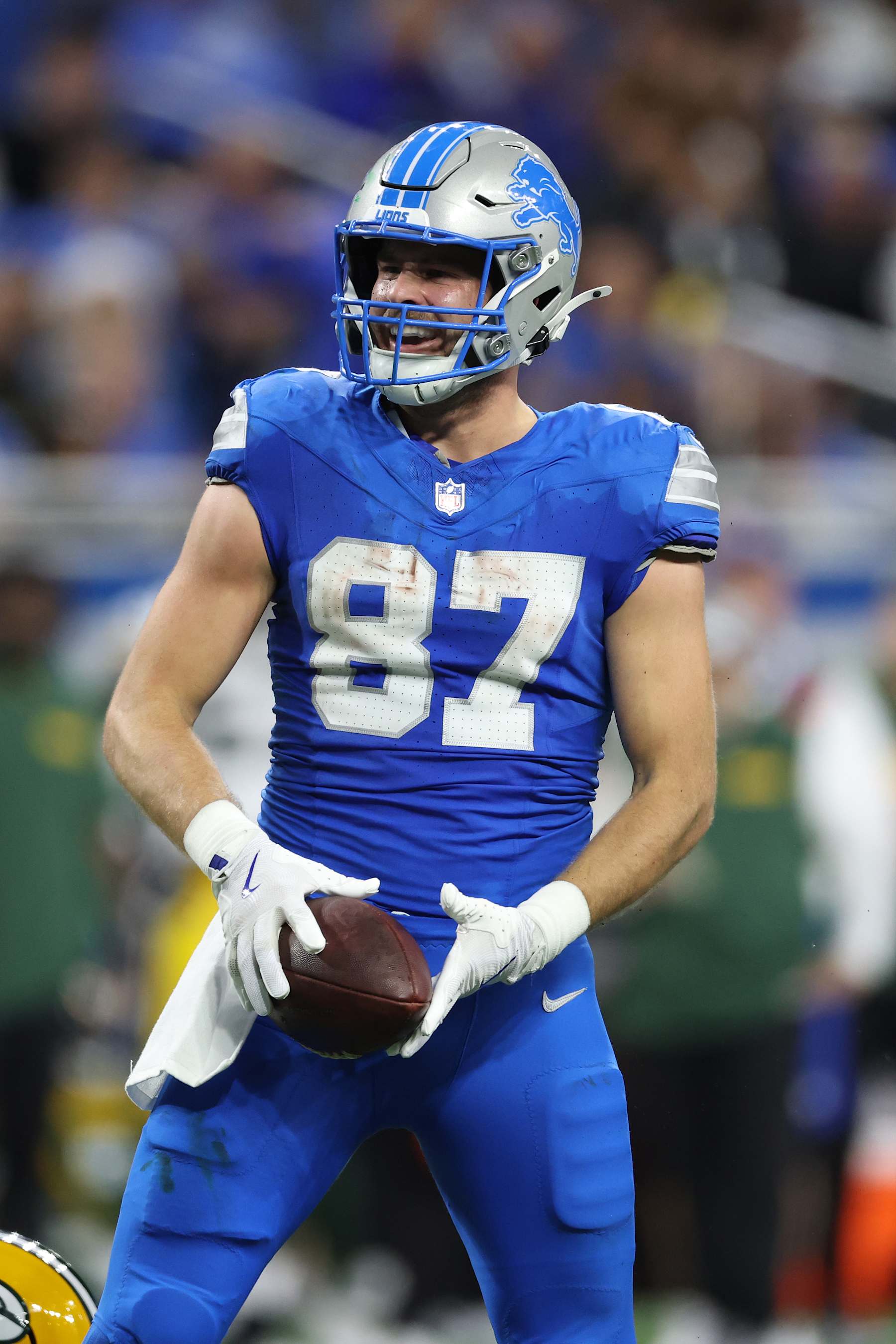 DETROIT, MICHIGAN - DECEMBER 05: Sam LaPorta #87 of the Detroit Lions plays against the Green Bay Packers at Ford Field on December 05, 2024 in Detroit, Michigan. (Photo by Gregory Shamus/Getty Images)