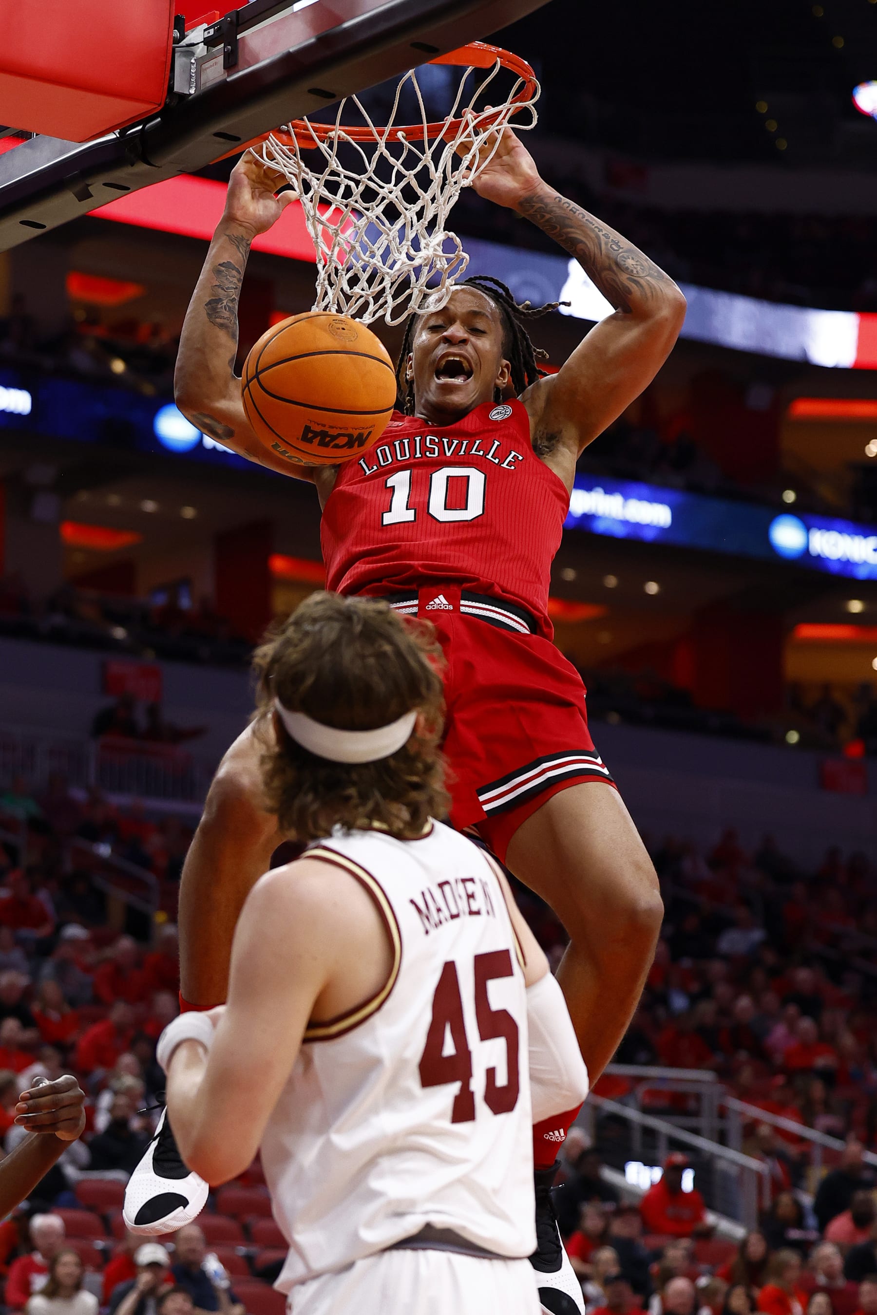 Louisville forward Kaleb Glenn is entering the transfer portal.