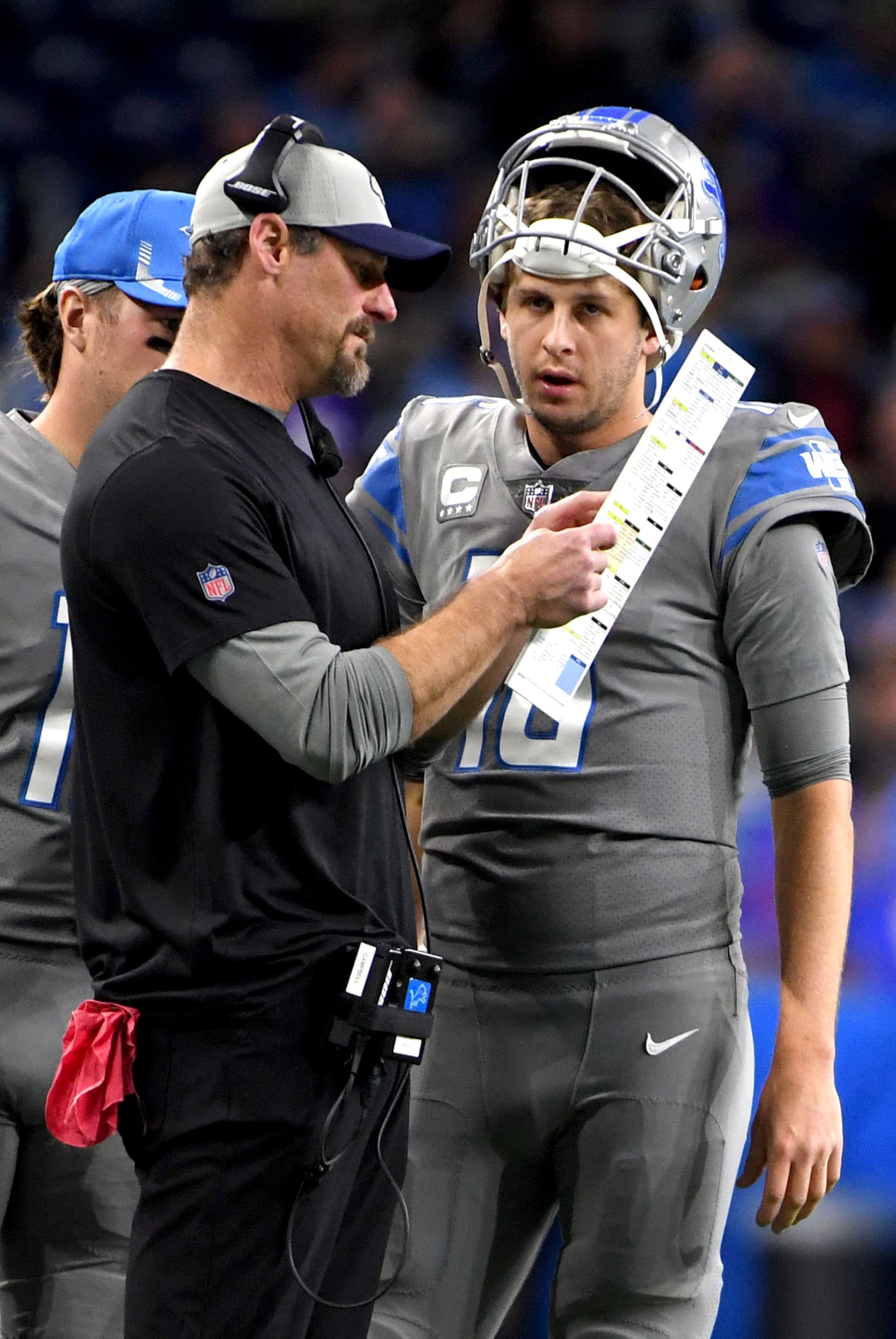 DETROIT, MICHIGAN - DECEMBER 05: Jared Goff #16 of the Detroit Lions talks with head coach Dan Campbell during a timeout during the second quarter against the Minnesota Vikings at Ford Field on December 05, 2021 in Detroit, Michigan. (Photo by Nic Antaya/Getty Images)