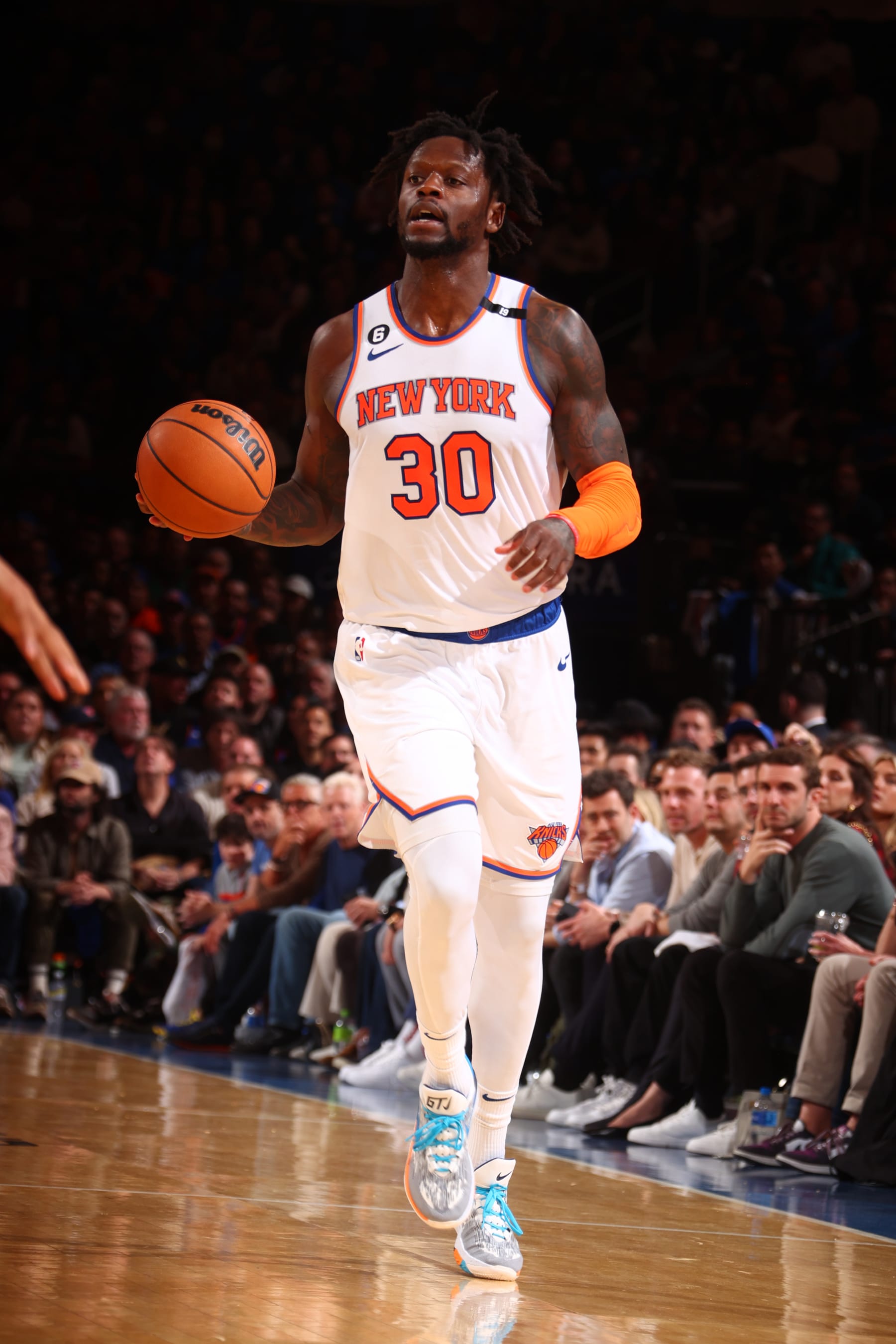 NEW YORK, NY - APRIL 21: Julius Randle #30 of the New York Knicks dribbles the ball during Round One Game Three of the 2023 NBA Playoffs against the Cleveland Cavaliers on April 21, 2023 at Madison Square Garden in New York City, New York.  NOTE TO USER: User expressly acknowledges and agrees that, by downloading and or using this photograph, User is consenting to the terms and conditions of the Getty Images License Agreement. Mandatory Copyright Notice: Copyright 2023 NBAE  (Photo by Nathaniel S. Butler/NBAE via Getty Images)