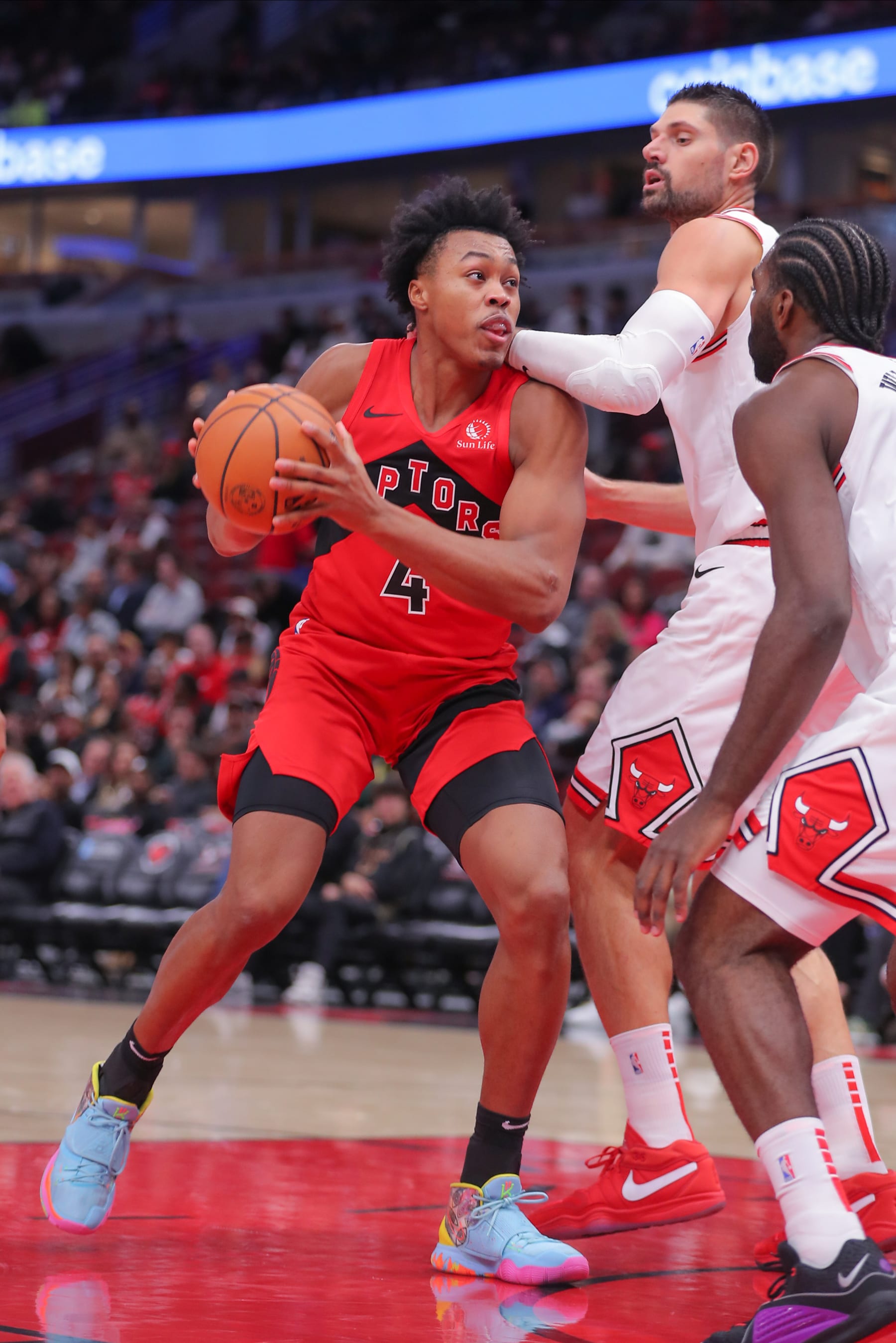 CHICAGO, IL - OCTOBER 17: Toronto Raptors forward Scottie Barnes (4) is guarded by Chicago Bulls center Nikola Vucevic (9) during a NBA game between the Toronto Raptors and the Chicago Bulls on October 17, 2023 at the United Center in Chicago, IL. (Photo by Melissa Tamez/Icon Sportswire via Getty Images)
