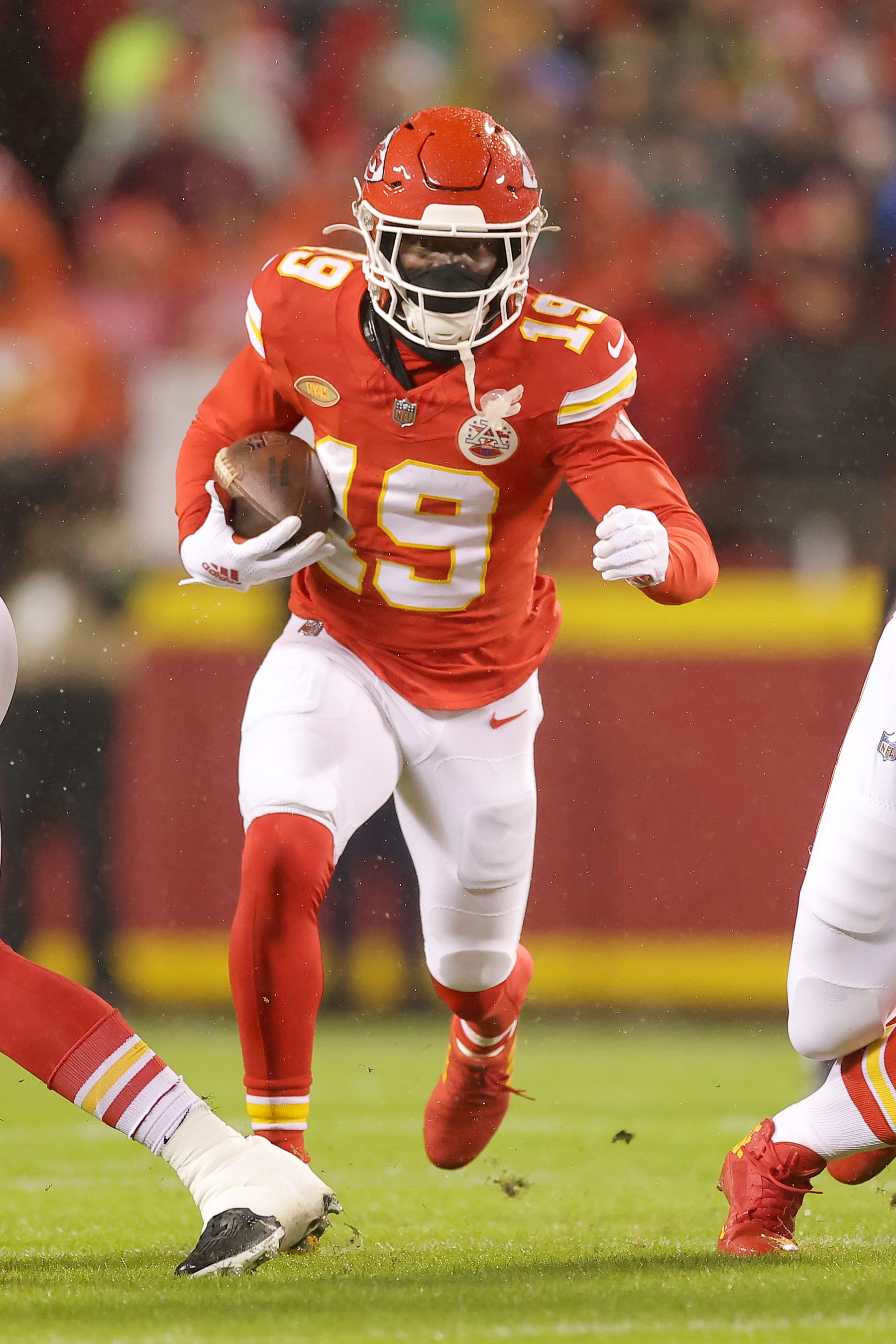 KANSAS CITY, MISSOURI - NOVEMBER 20: Kadarius Toney #19 of the Kansas City Chiefs runs with the ball against the Philadelphia Eagles at GEHA Field at Arrowhead Stadium on November 20, 2023 in Kansas City, Missouri. (Photo by Jamie Squire/Getty Images)