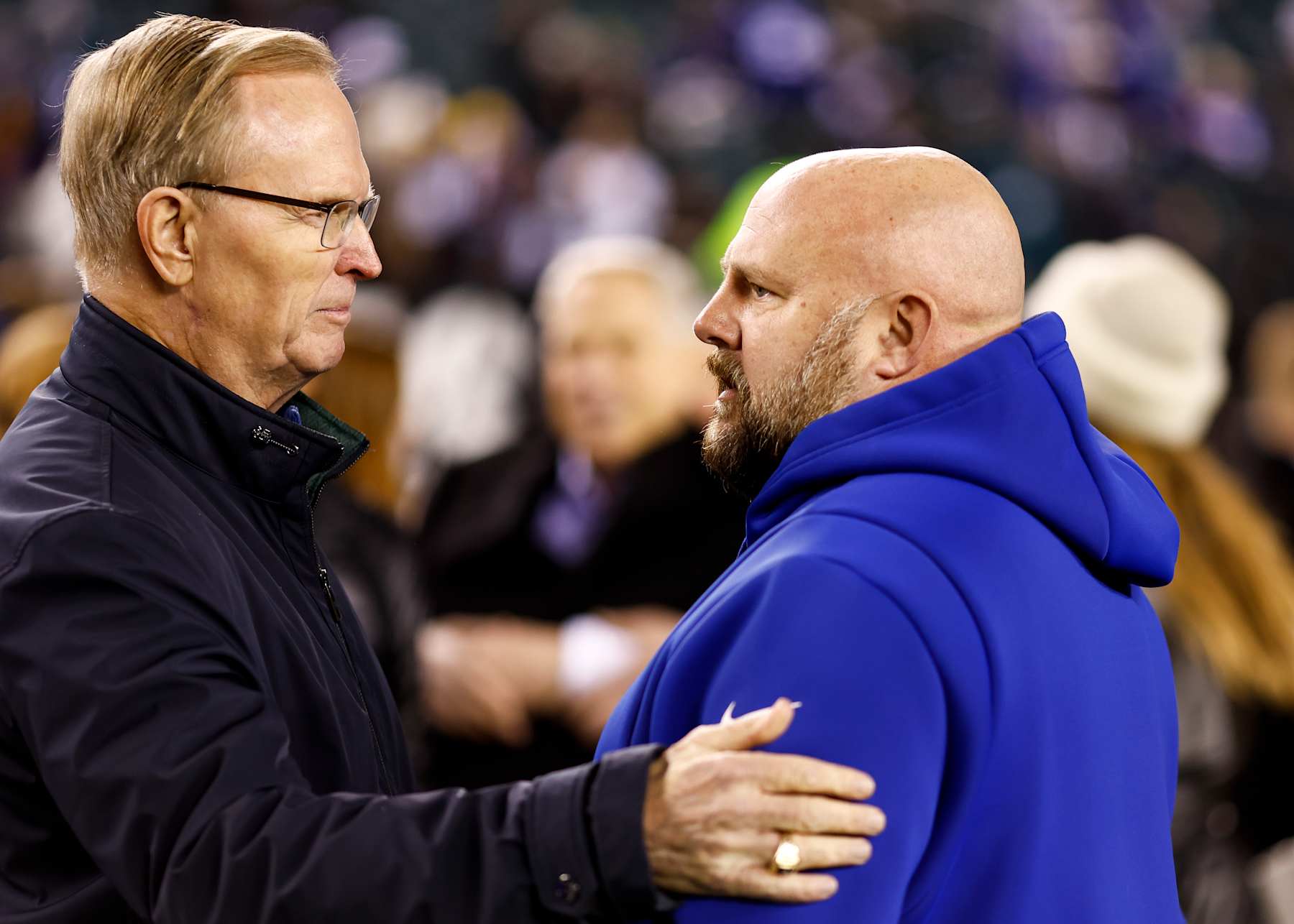 PHILADELPHIA, PA - JANUARY 21: Owner John Mara of the New York Giants talks with head coach Brian Daboll prior to an NFL divisional round playoff football game against the Philadelphia Eagles at Lincoln Financial Field on January 21, 2023 in Philadelphia, Pennsylvania. (Photo by Kevin Sabitus/Getty Images)