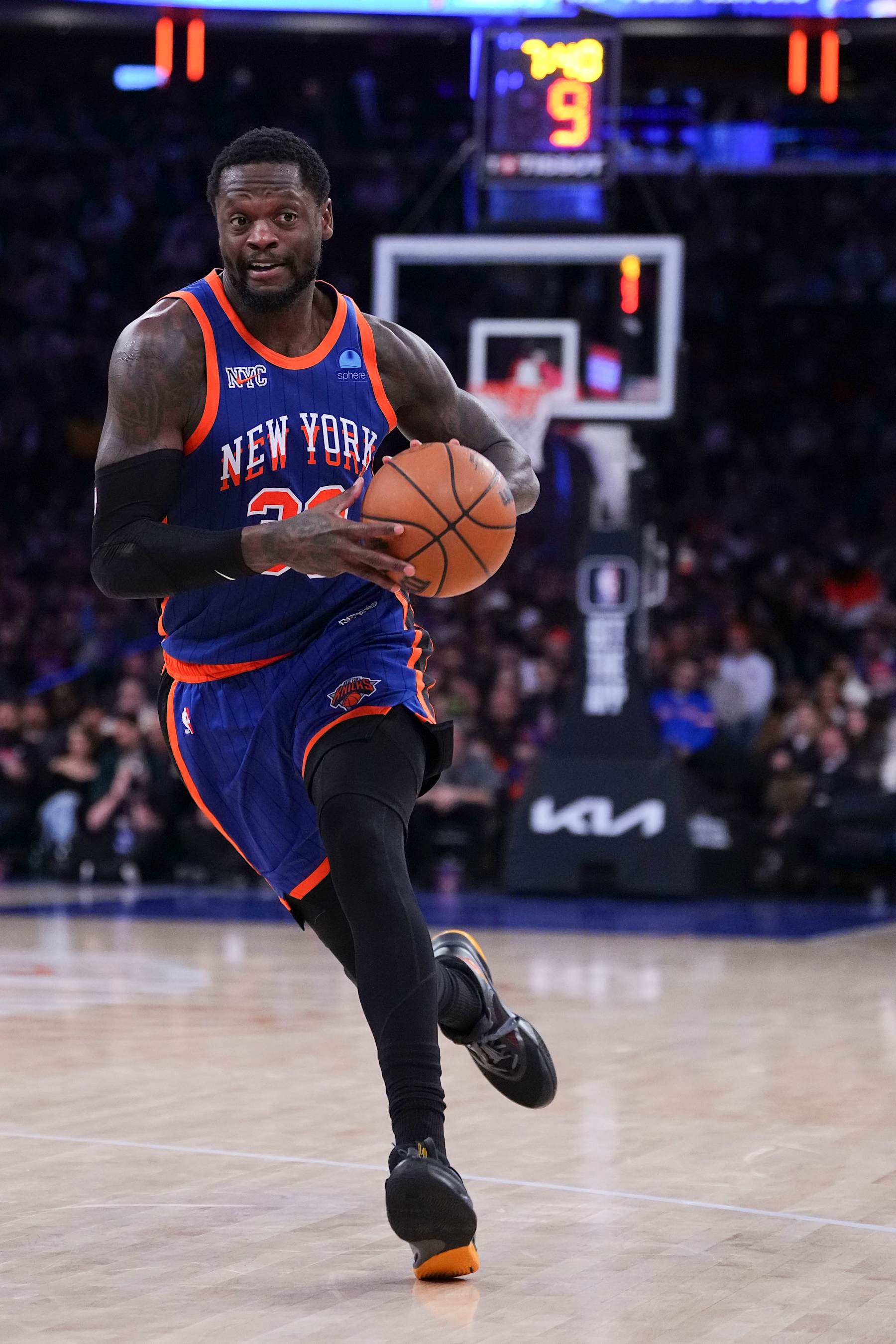NEW YORK, NEW YORK - JANUARY 27: Julius Randle #30 of the New York Knicks controls the ball against the Miami Heat at Madison Square Garden on January 27, 2024 in New York City. NOTE TO USER: User expressly acknowledges and agrees that, by downloading and or using this photograph, User is consenting to the terms and conditions of the Getty Images License Agreement. (Photo by Mitchell Leff/Getty Images)