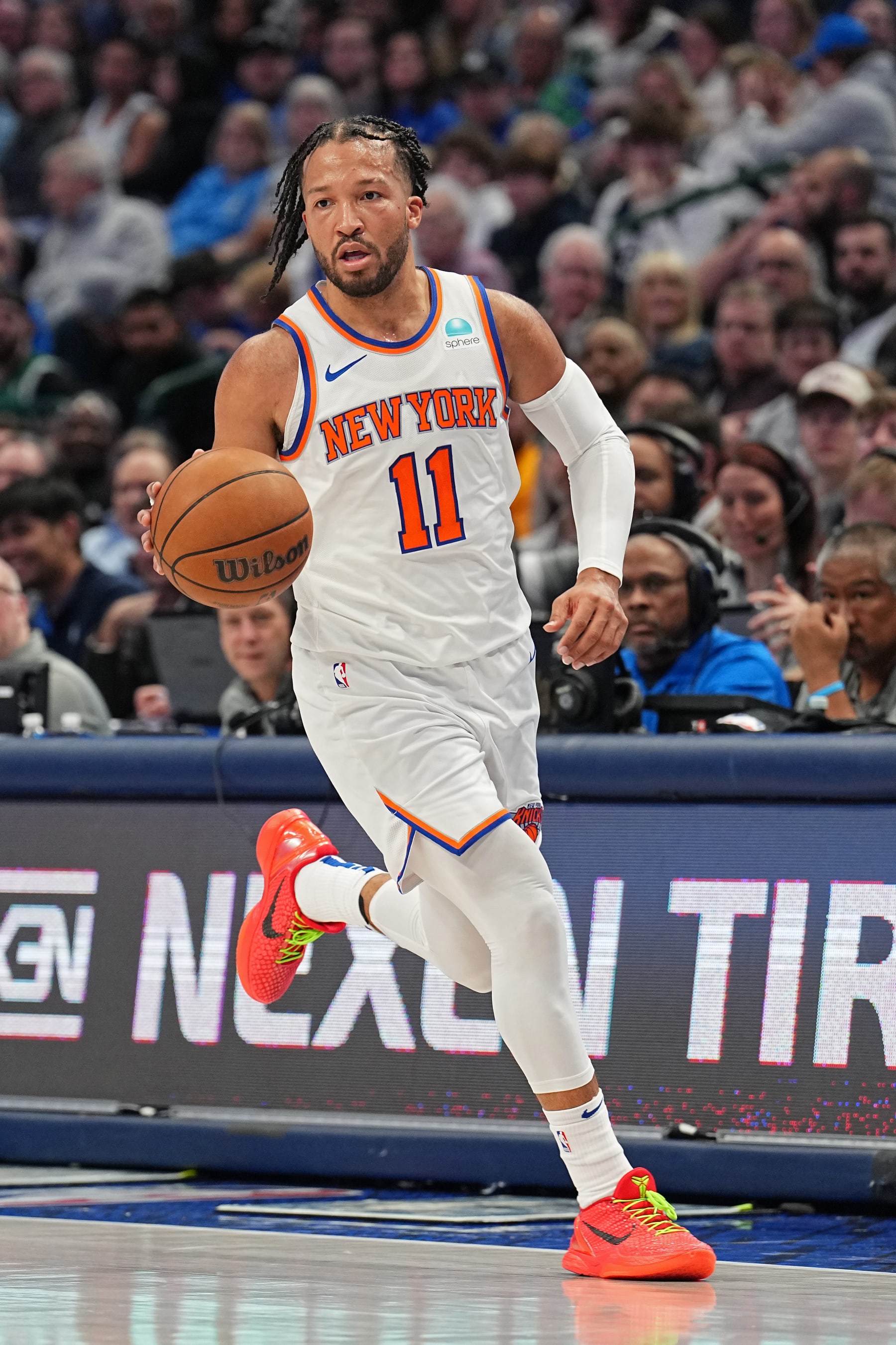 DALLAS, TX - JANUARY 11: Jalen Brunson #11 of the New York Knicks handles the ball during the game against the Dallas Mavericks on January 11, 2024 at the American Airlines Center in Dallas, Texas. NOTE TO USER: User expressly acknowledges and agrees that, by downloading and or using this photograph, User is consenting to the terms and conditions of the Getty Images License Agreement. Mandatory Copyright Notice: Copyright 2024 NBAE (Photo by Glenn James/NBAE via Getty Images)