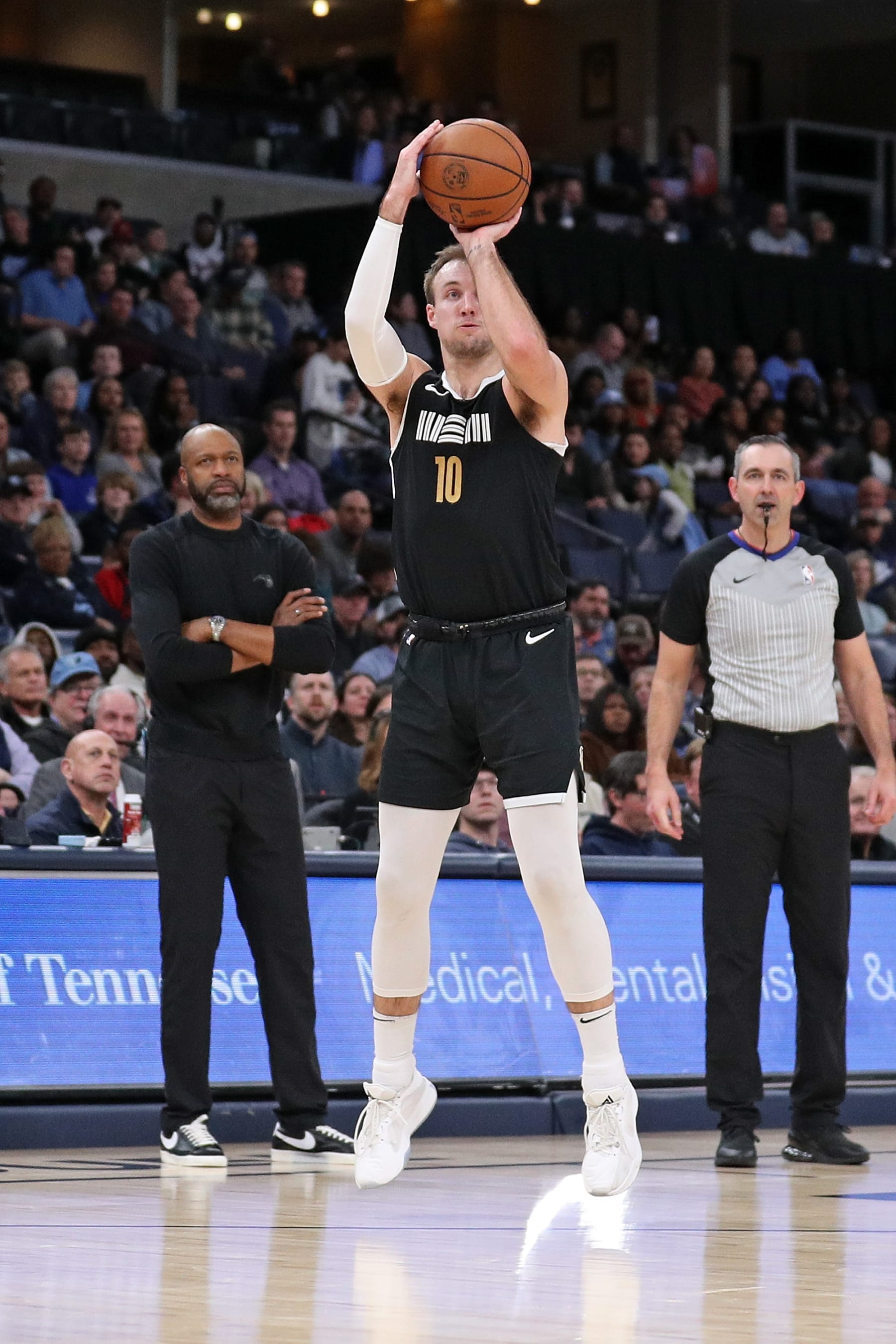 MEMPHIS, TENNESSEE - JANUARY 26: Luke Kennard #10 of the Memphis Grizzlies takes a shot during the game against the Orlando Magic at FedExForum on January 26, 2024 in Memphis, Tennessee. NOTE TO USER: User expressly acknowledges and agrees that, by downloading and or using this photograph, User is consenting to the terms and conditions of the Getty Images License Agreement. (Photo by Justin Ford/Getty Images)