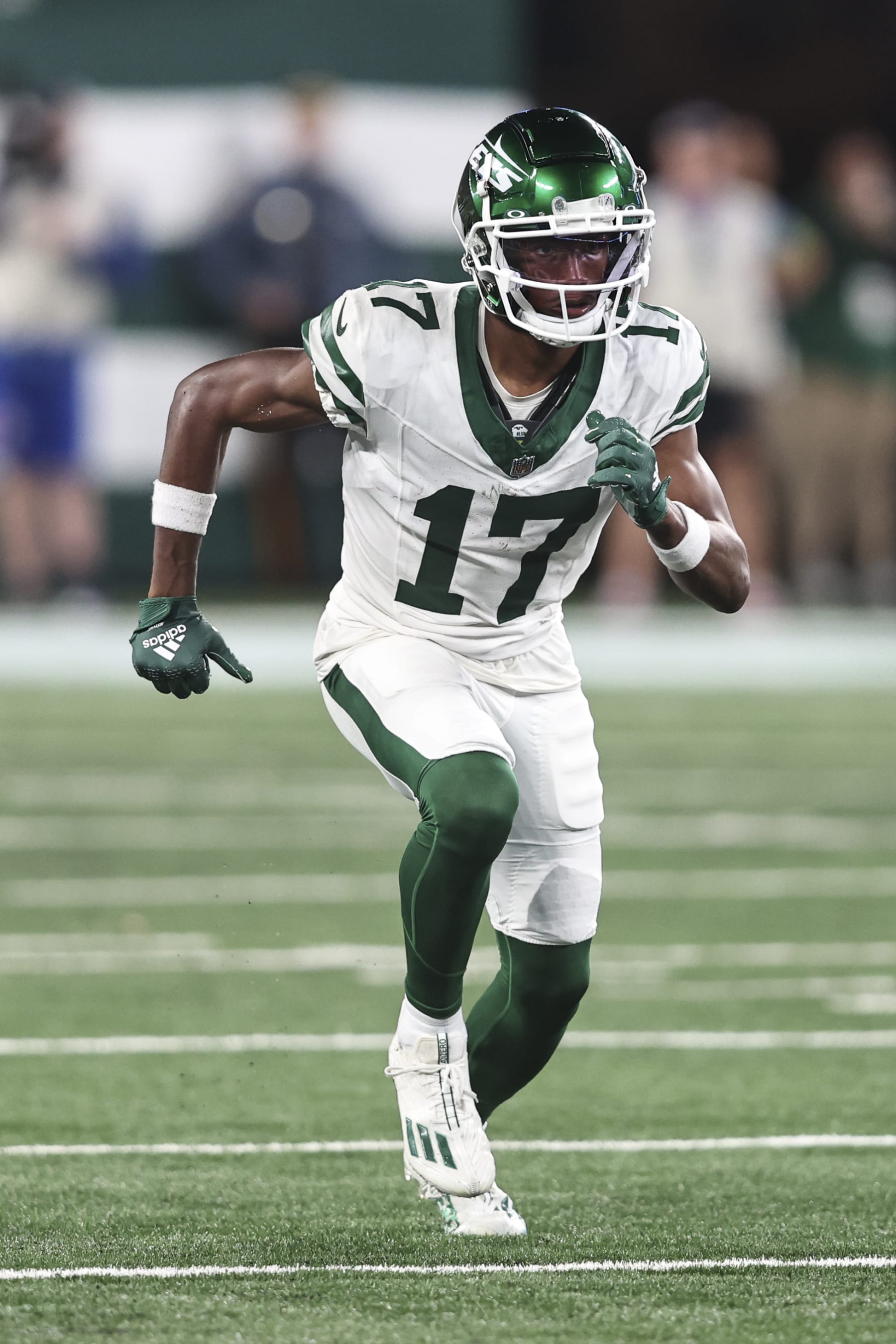 EAST RUTHERFORD, NEW JERSEY - SEPTEMBER 11: Garrett Wilson #17 of the New York Jets runs a route during a game between the New York Jets and the Buffalo Bills at MetLife Stadium on September 11, 2023 in East Rutherford, New Jersey. (Photo by Michael Owens/Getty Images)