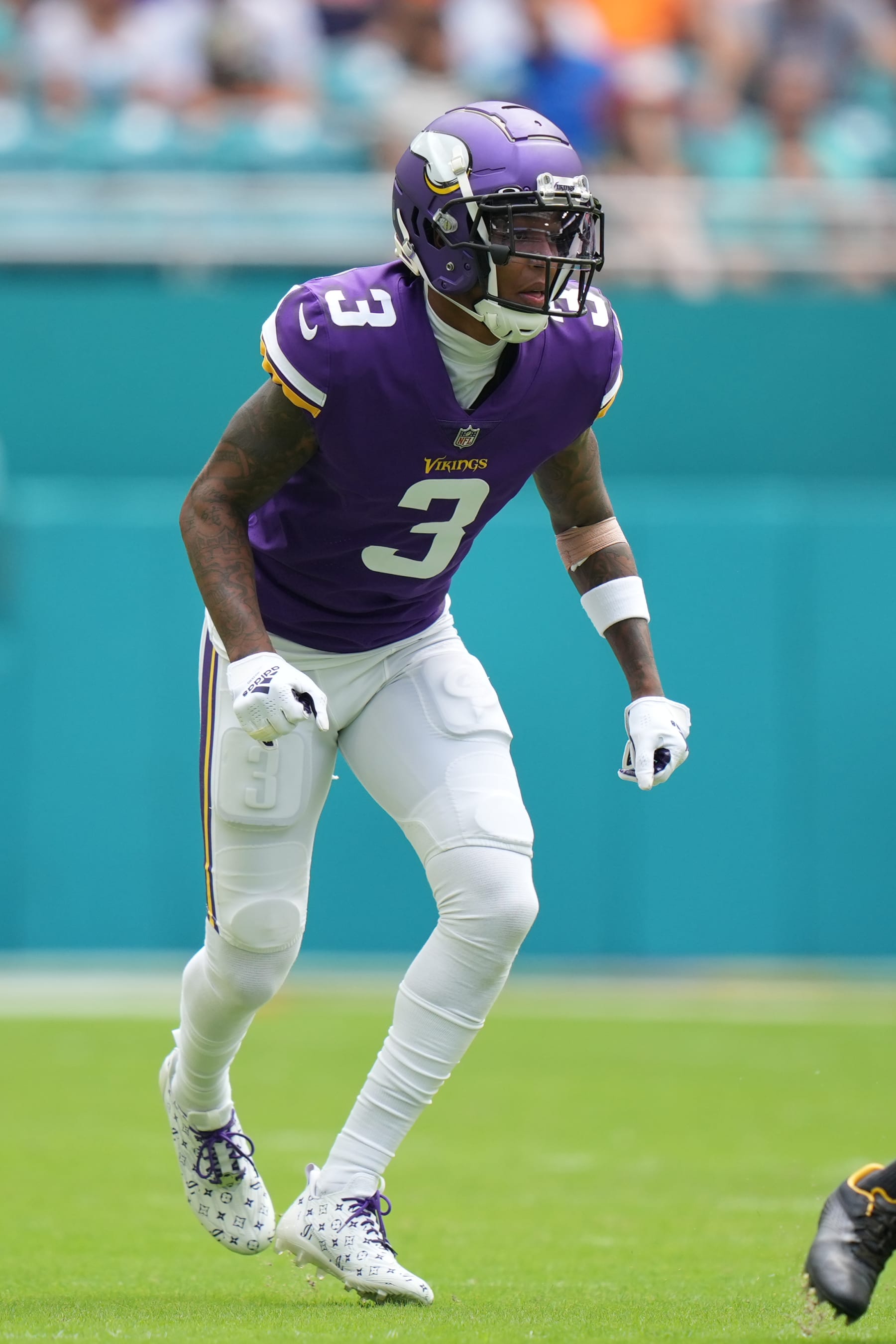 MIAMI GARDENS, FL - OCTOBER 16: Minnesota Vikings cornerback Cameron Dantzler Sr. (3) watches the quarterback as he defends during the game between the Minnesota Vikings and the Miami Dolphins on October 16, 2022 at Hard Rock Stadium, Miami Gardens, FL (Photo by Peter Joneleit/Icon Sportswire via Getty Images)