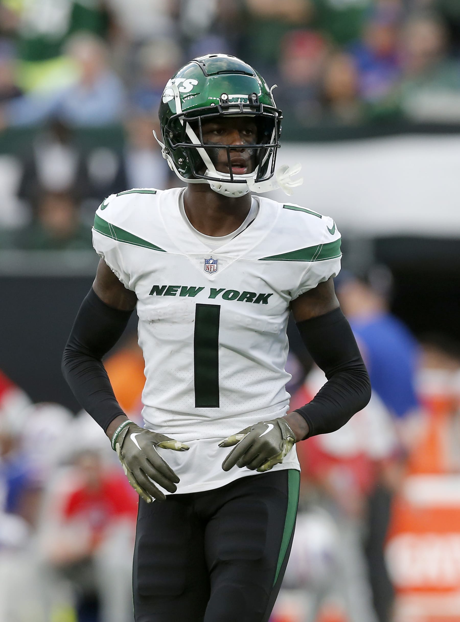 EAST RUTHERFORD, NEW JERSEY - NOVEMBER 06: (NEW YORK DAILIES OUT) Sauce Gardner #1 of the New York Jets in action against the Buffalo Bills at MetLife Stadium on November 06, 2022 in East Rutherford, New Jersey. The Jets defeated the Bills 20-17. (Photo by Jim McIsaac/Getty Images) EAST RUTHERFORD, NEW JERSEY - NOVEMBER 06: (NEW YORK DAILIES OUT) Sauce Gardner #1 of the New York Jets in action against the Buffalo Bills at MetLife Stadium on November 06, 2022 in East Rutherford, New Jersey. The Jets defeated the Bills 20-17. (Photo by Jim McIsaac/Getty Images)