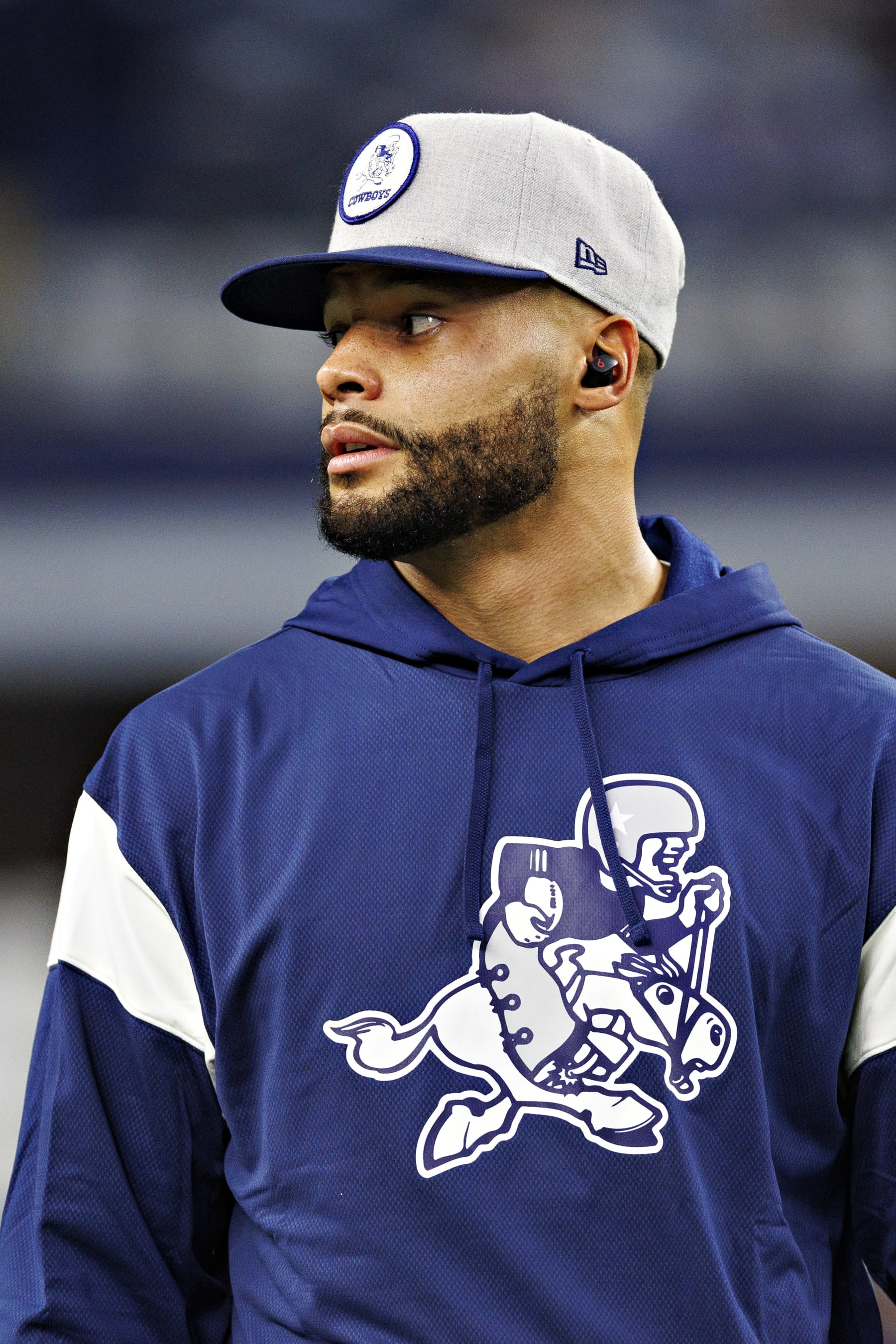 ARLINGTON, TEXAS - NOVEMBER 24:  Dak Prescott #4 of the Dallas Cowboys warms up before a game against the New York Giants at AT&T Stadium on November 24, 2022 in Arlington, Texas. The Cowboys defeated the Giants 28-20. (Photo by Wesley Hitt/Getty Images)