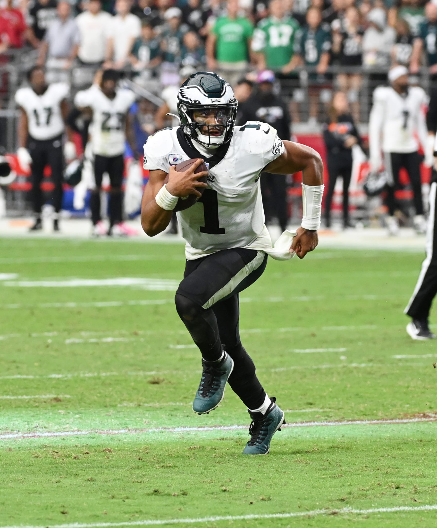 GLENDALE, ARIZONA - OCTOBER 09: Jalen Hurts #1 of the Philadelphia Eagles runs with the ball against the Arizona Cardinals at State Farm Stadium on October 09, 2022 in Glendale, Arizona. (Photo by Norm Hall/Getty Images)