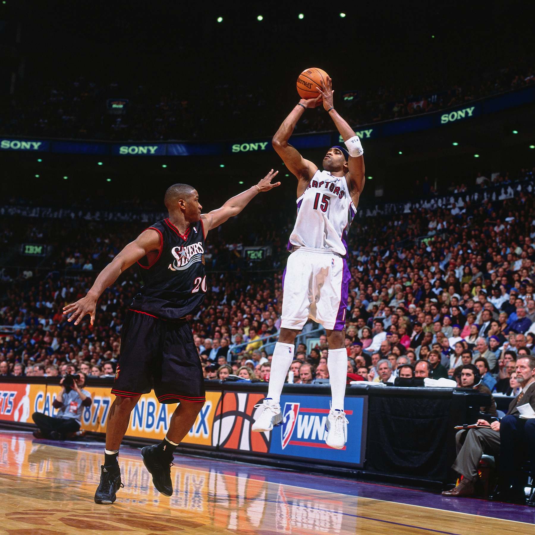 TORONTO - MAY 11: Vince Carter #15 of the Toronto Raptors shoots against the Philadelphia 76ers during Game Three of Eastern Conference Semifinals on May 11, 2001 at Air Canada Centre in Toronto, Canada. NOTE TO USER: User expressly acknowledges and agrees that, by downloading and or using this photograph, User is consenting to the terms and conditions of the Getty Images License Agreement. Mandatory Copyright Notice: Copyright 2001 NBAE (Photo by Nathaniel S. Butler/NBAE via Getty Images)