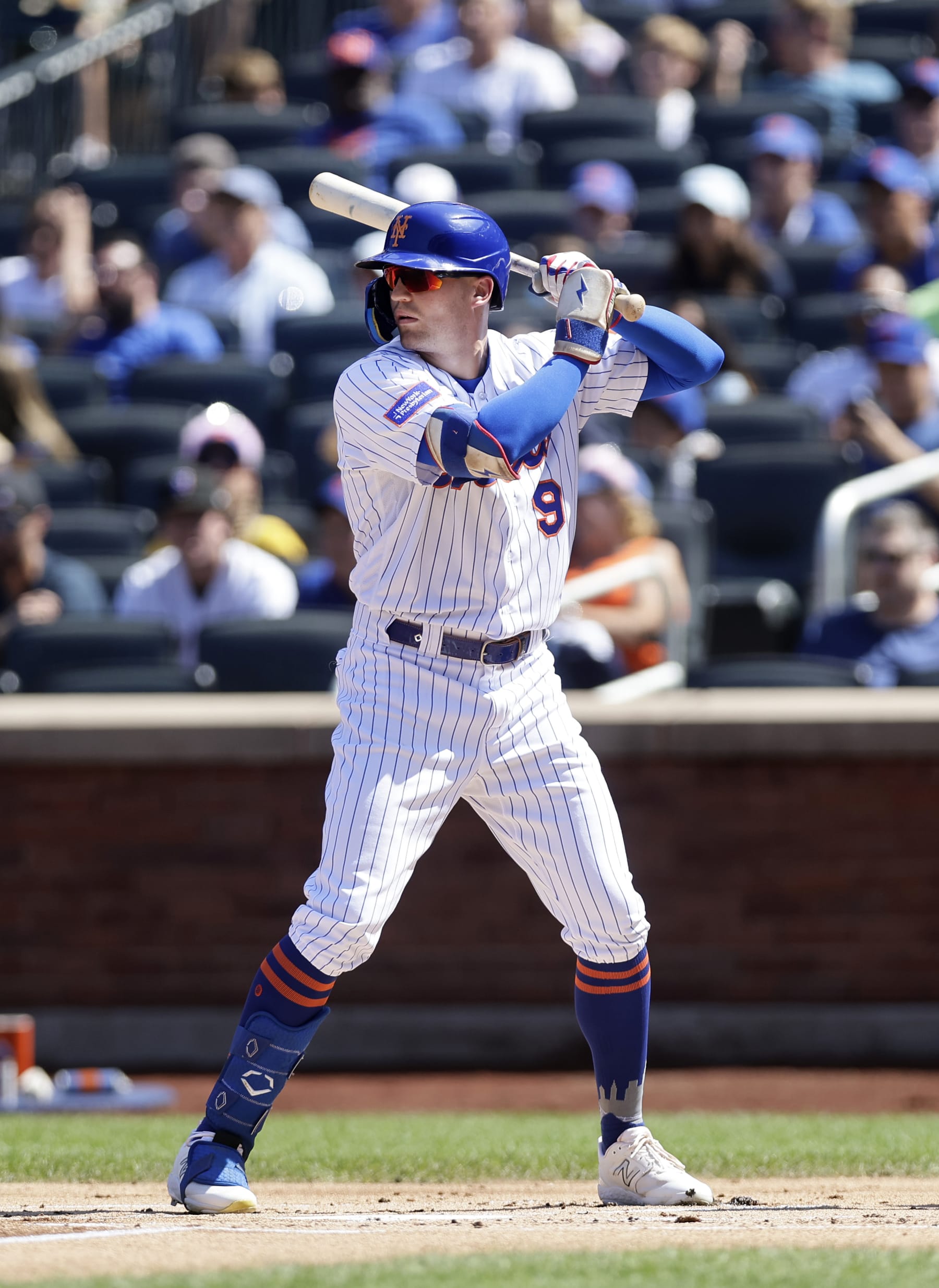 NEW YORK, NEW YORK - SEPTEMBER 03:  Brandon Nimmo #9 of the New York Mets in action against the Seattle Mariners at Citi Field on September 03, 2023 in New York City. The Mets defeated the Mariners 6-3. (Photo by Jim McIsaac/Getty Images)