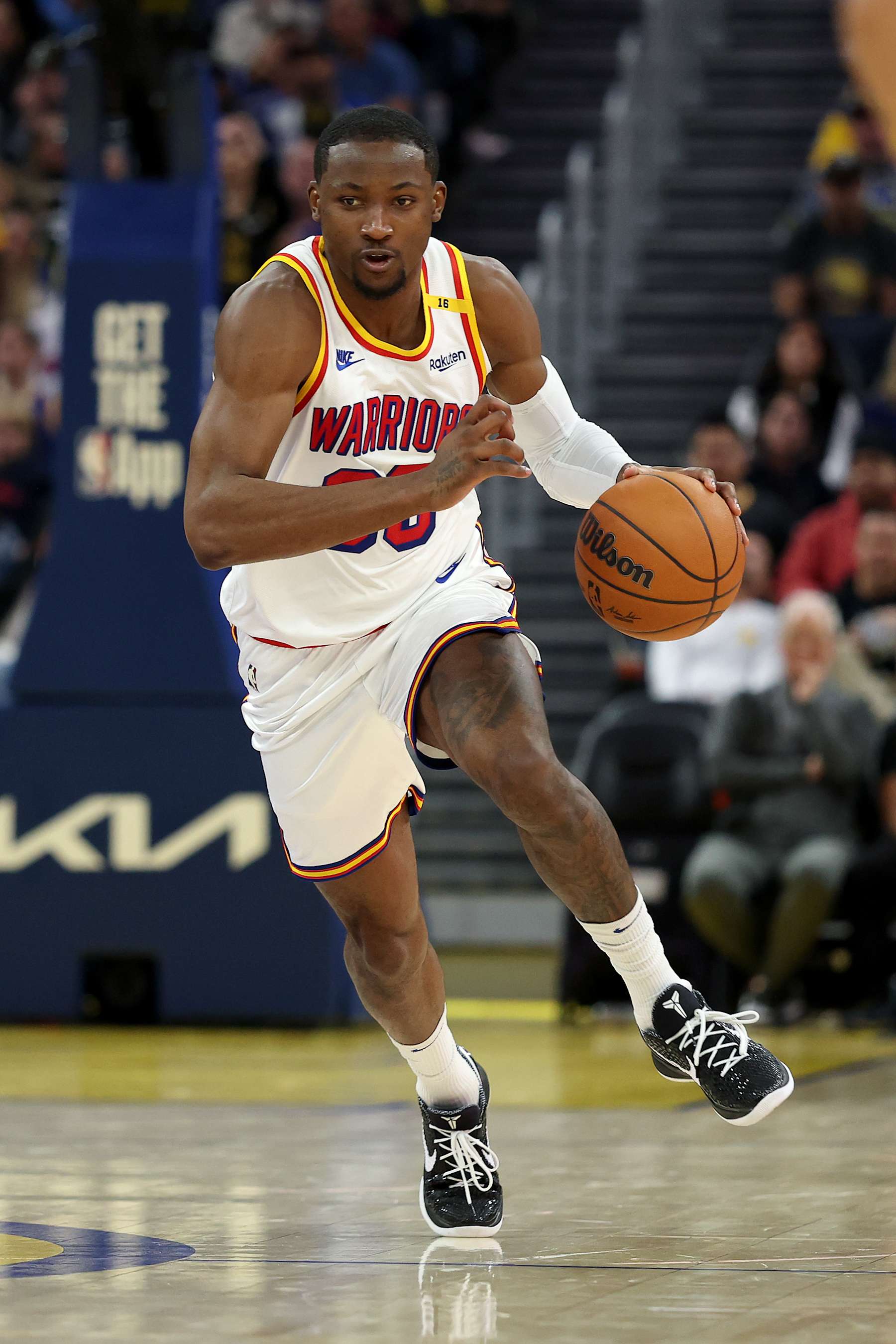 SAN FRANCISCO, CALIFORNIA - JANUARY 02: Jonathan Kuminga #00 of the Golden State Warriors dribbles the ball against the Philadelphia 76ers during the second half at Chase Center on January 02, 2025 in San Francisco, California. NOTE TO USER: User expressly acknowledges and agrees that, by downloading and/or using this photograph, user is consenting to the terms and conditions of the Getty Images License Agreement.   (Photo by Ezra Shaw/Getty Images)
