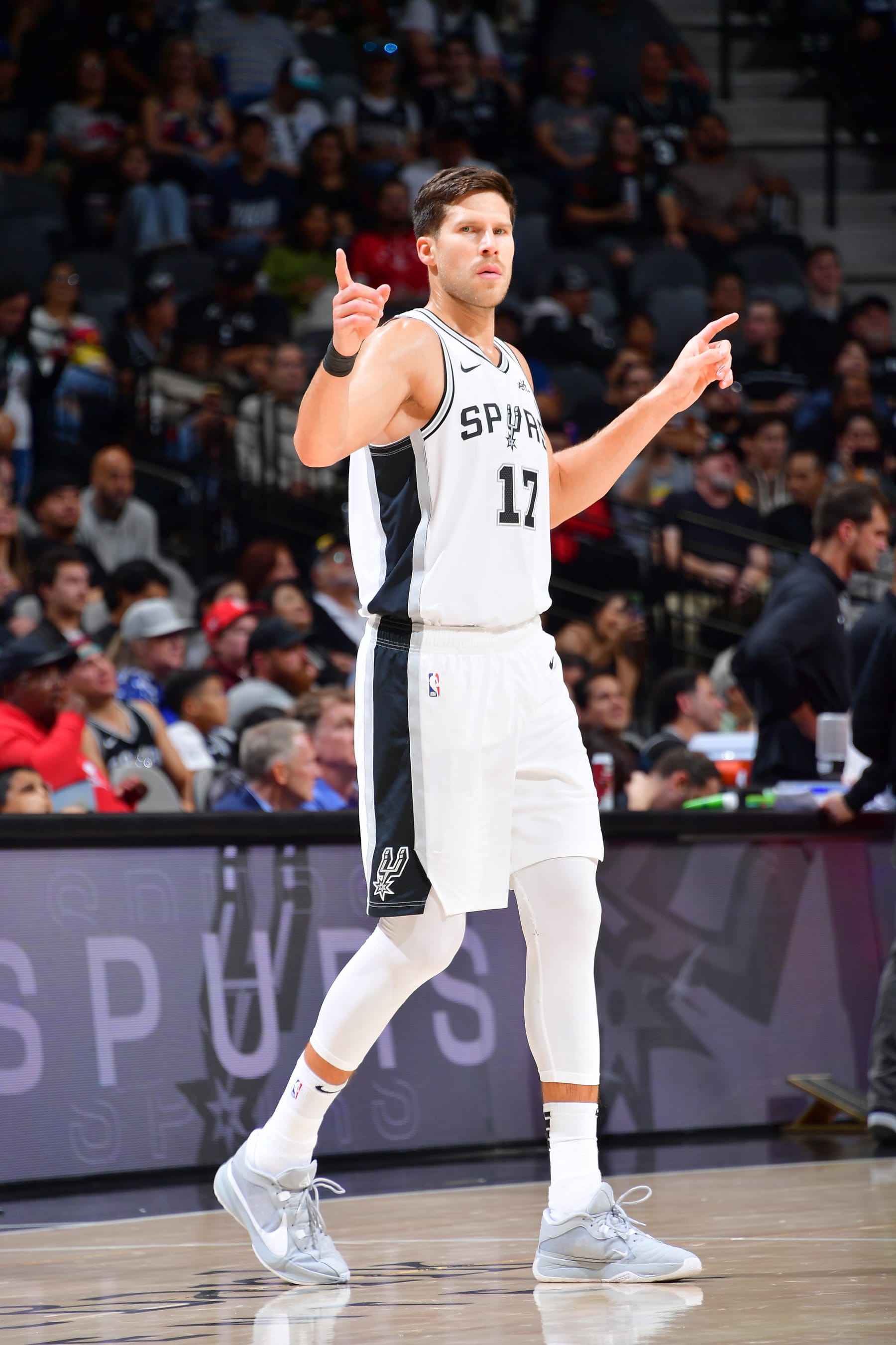 SAN ANTONIO, TX - OCTOBER 18: Doug McDermott #17 of the San Antonio Spurs sets the play during the preseason game on October 18, 2023 at the Frost Bank Center in San Antonio, Texas. NOTE TO USER: User expressly acknowledges and agrees that, by downloading and or using this photograph, user is consenting to the terms and conditions of the Getty Images License Agreement. Mandatory Copyright Notice: Copyright 2023 NBAE (Photos by Michael Gonzales/NBAE via Getty Images)