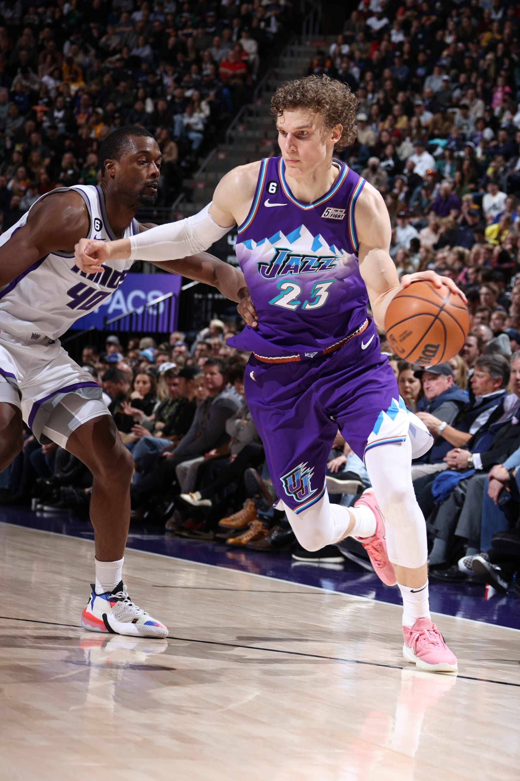 Harrison Barnes (left), Lauri Markkanen (right). 