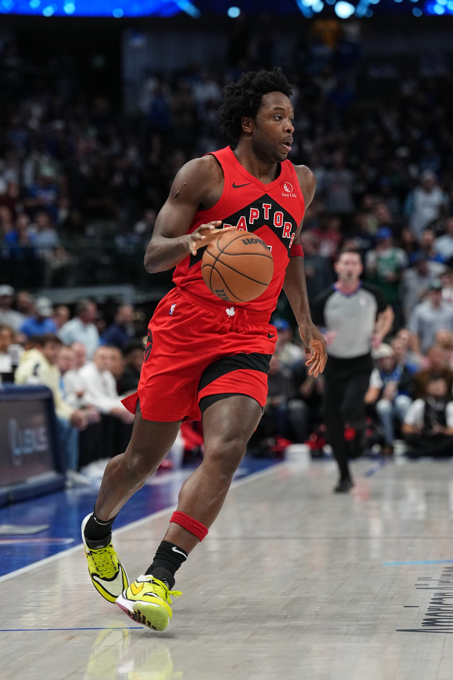 DALLAS, TX - NOVEMBER 8:  OG Anunoby #3 of the Toronto Raptors dribbles the ball during the game against the Dallas Mavericks on November 8, 2023 at the American Airlines Center in Dallas, Texas. NOTE TO USER: User expressly acknowledges and agrees that, by downloading and or using this photograph, User is consenting to the terms and conditions of the Getty Images License Agreement. Mandatory Copyright Notice: Copyright 2023 NBAE (Photo by Glenn James/NBAE via Getty Images)