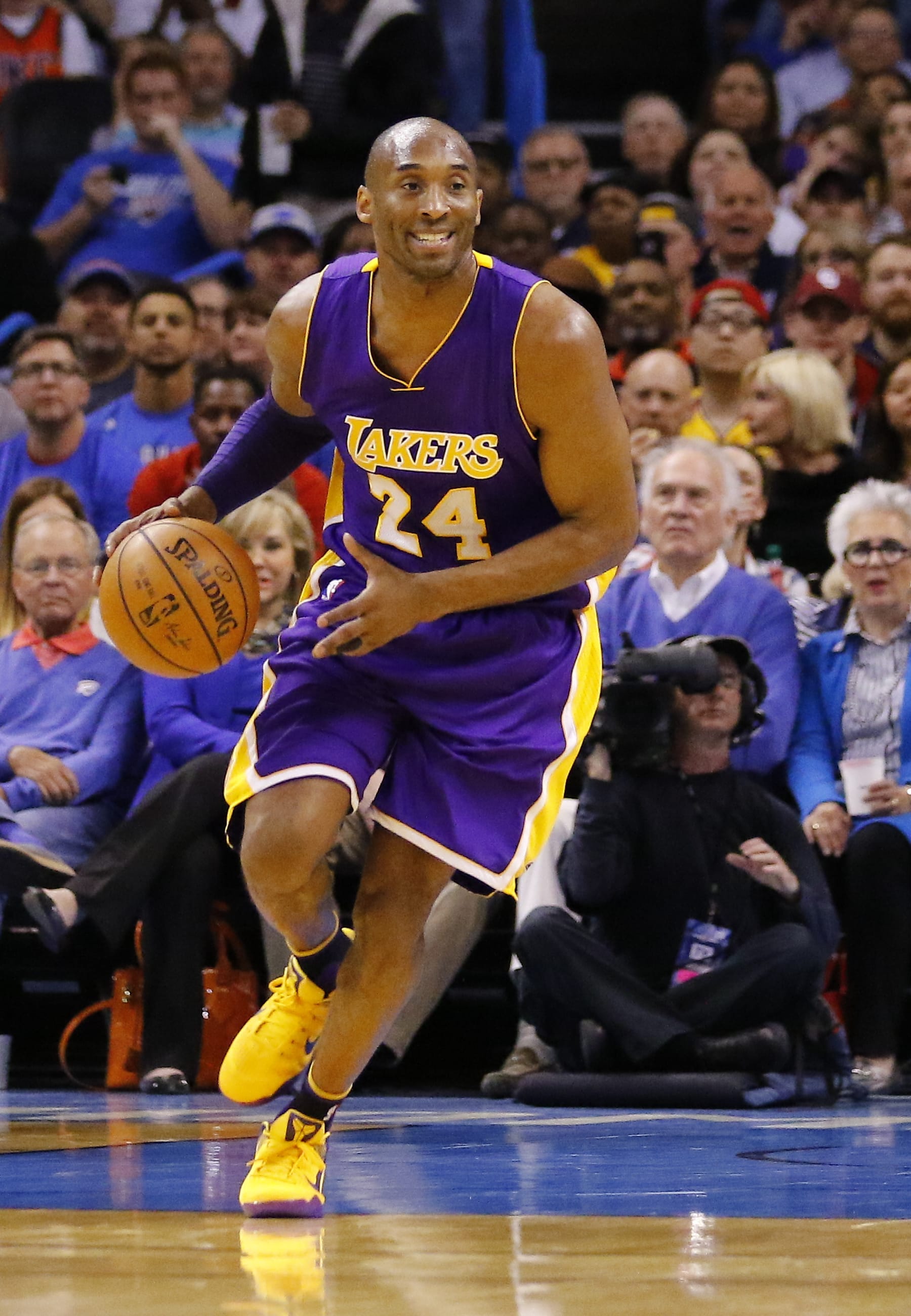Los Angeles Lakers forward Kobe Bryant (24) drives down the court against the Oklahoma City Thunder during the first half of an NBA basketball game in Oklahoma City, Monday, April 11, 2016. (AP Photo/Alonzo Adams)