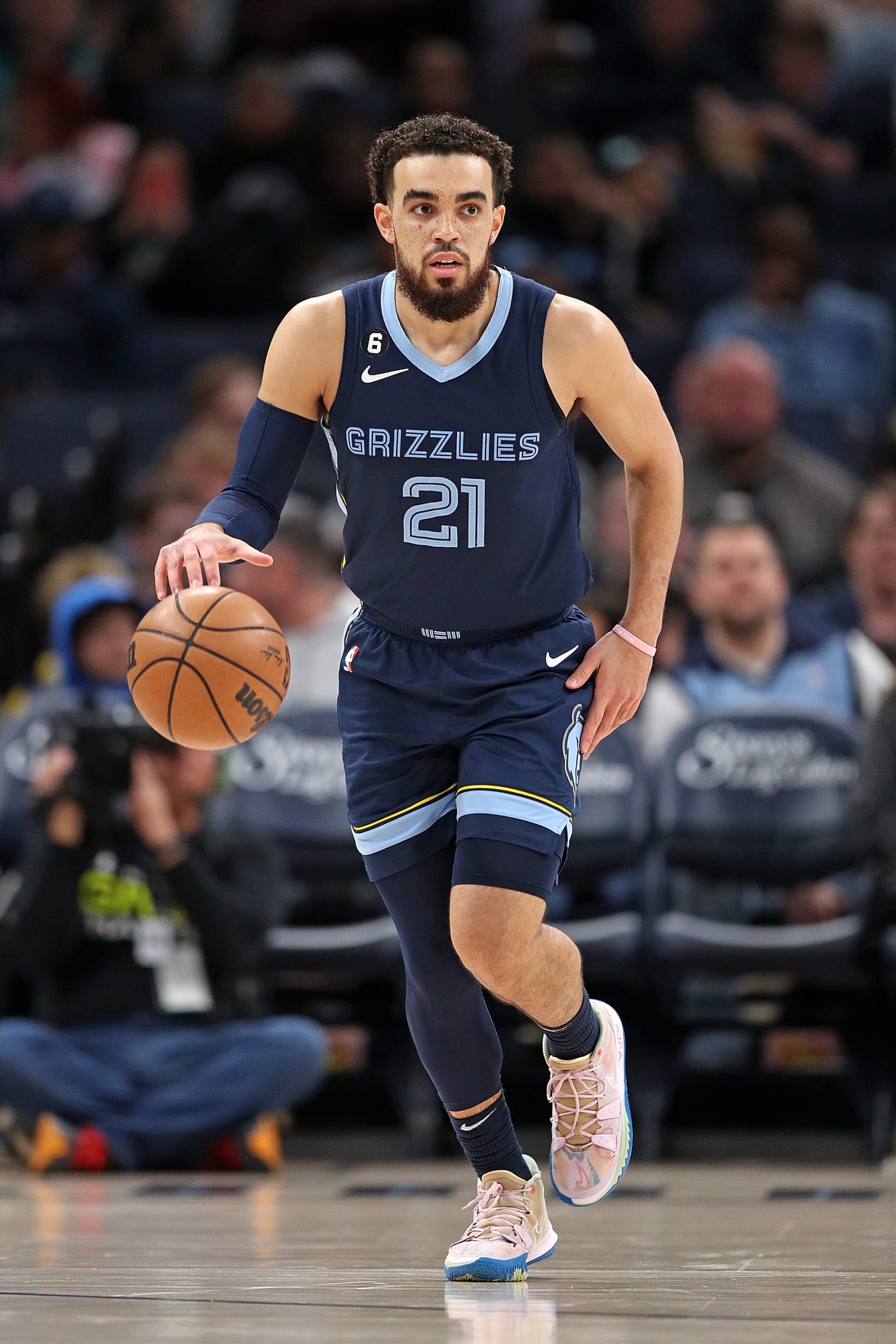 MEMPHIS, TENNESSEE - MARCH 28: Tyus Jones #21 of the Memphis Grizzlies brings the ball up court during the game against the Orlando Magic at FedExForum on March 28, 2023 in Memphis, Tennessee. NOTE TO USER: User expressly acknowledges and agrees that, by downloading and or using this photograph, User is consenting to the terms and conditions of the Getty Images License Agreement. (Photo by Justin Ford/Getty Images)