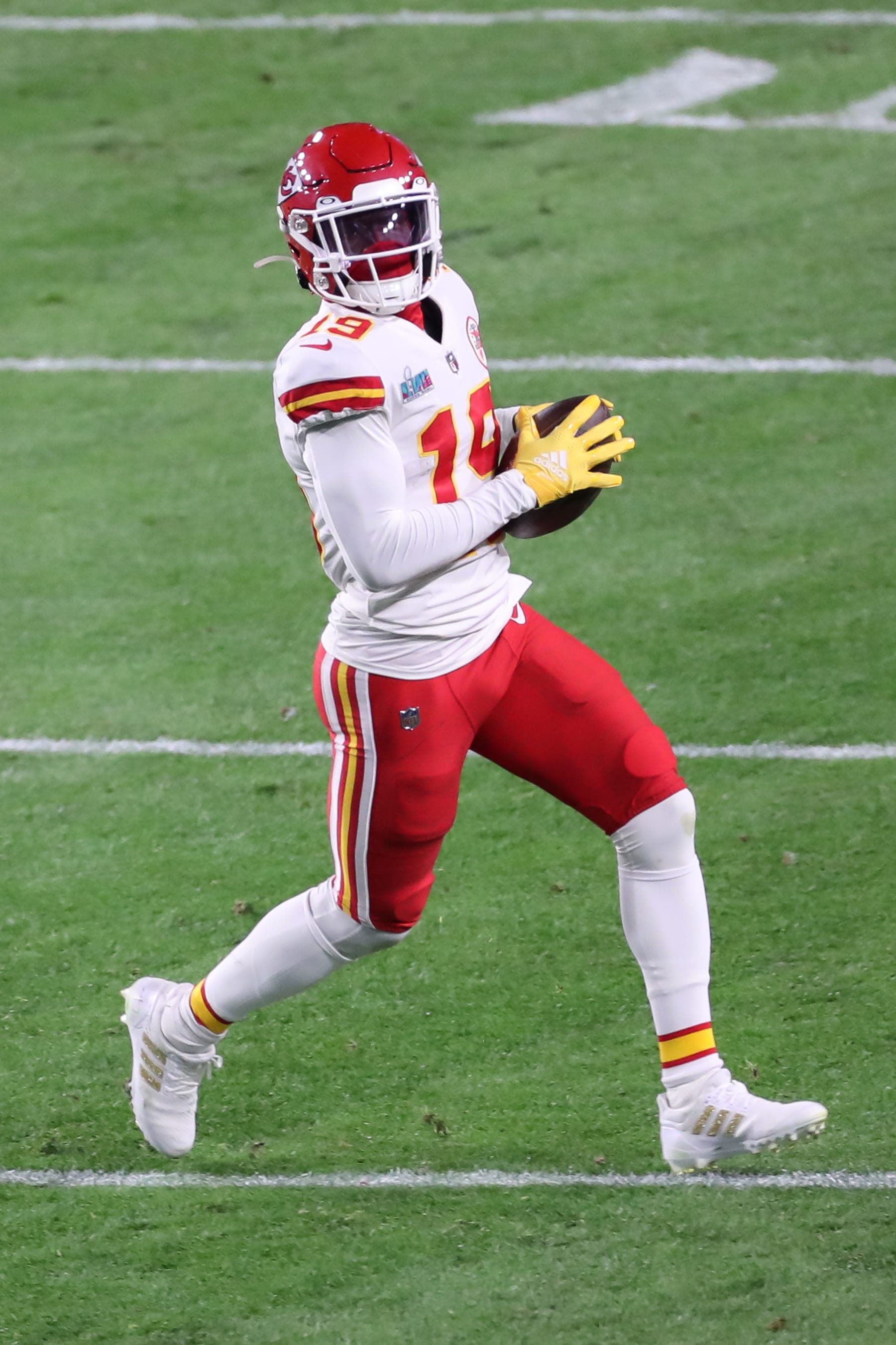 PHOENIX, AZ - FEBRUARY 12:  Kansas City Chiefs wide receiver Kadarius Toney (19) during Super Bowl LVII between the Kansas City Chiefs and the Philadelphia Eagles on February 12, 2023, at State Farm Stadium in Glendale, AZ. (Photo by Jevone Moore/Icon Sportswire via Getty Images)