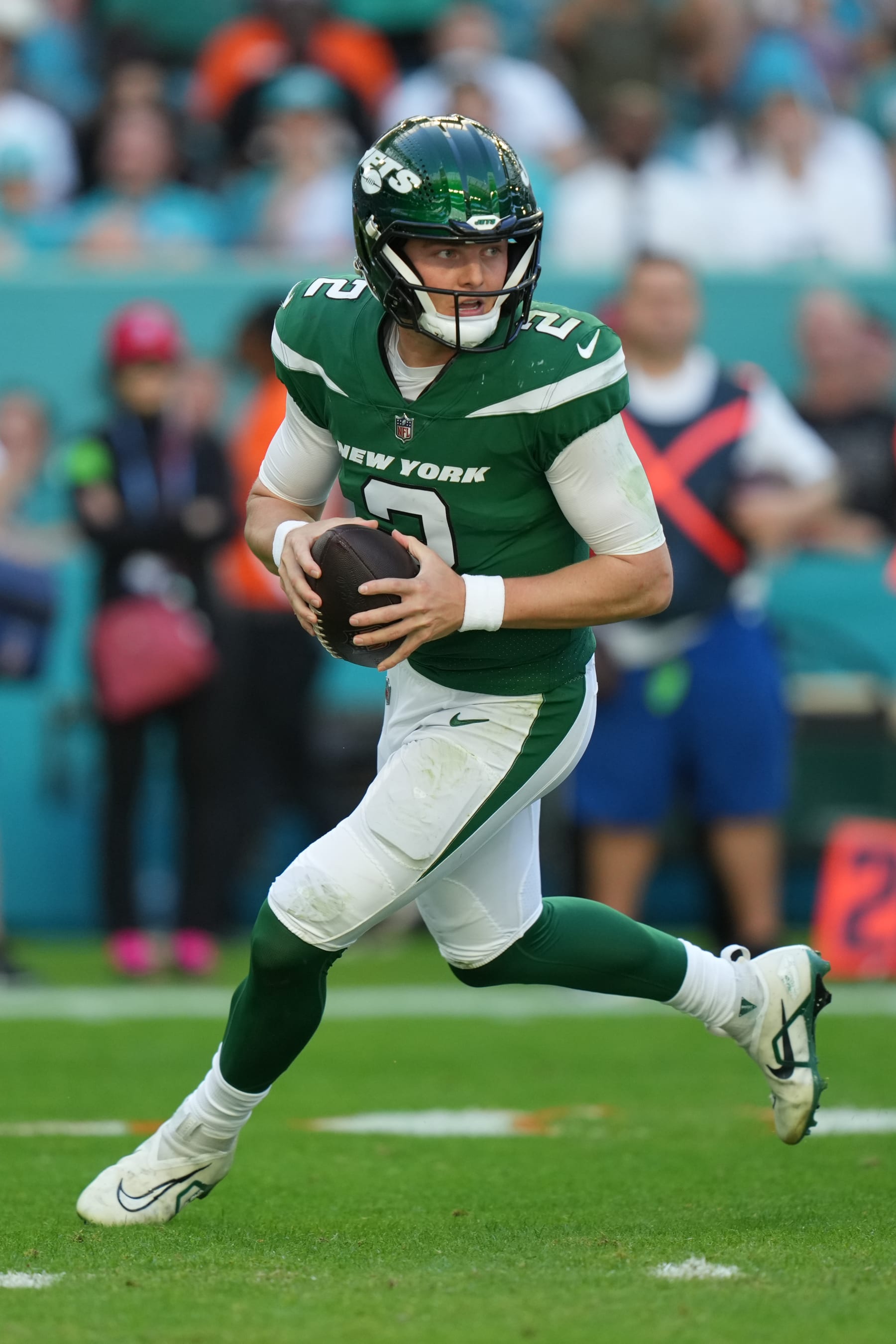 MIAMI GARDENS, FL - DECEMBER 17: New York Jets quarterback Zach Wilson (2) looks for an open receiver as he rolls out during the game between the New York Jets and the Miami Dolphins on Sunday, December 17, 2023 at Hard Rock Stadium, Hard Rock Stadium, Fla. (Photo by Peter Joneleit/Icon Sportswire via Getty Images)