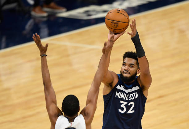 MINNEAPOLIS, MINNESOTA - JANUARY 13: Karl-Anthony Towns #32 of the Minnesota Timberwolves shoots the ball against the Memphis Grizzlies during the second quarter of the game at Target Center on January 13, 2021 in Minneapolis, Minnesota. NOTE TO USER: User expressly acknowledges and agrees that, by downloading and or using this Photograph, user is consenting to the terms and conditions of the Getty Images License Agreement (Photo by Hannah Foslien/Getty Images)