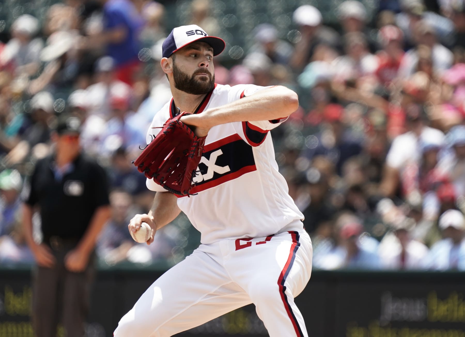 CHICAGO, ILLINOIS - JULY 09: Lucas Giolito #27 of the Chicago White Sox throws a pitch during the first inning of a game against the St. Louis Cardinals at Guaranteed Rate Field on July 09, 2023 in Chicago, Illinois. (Photo by Nuccio DiNuzzo/Getty Images)