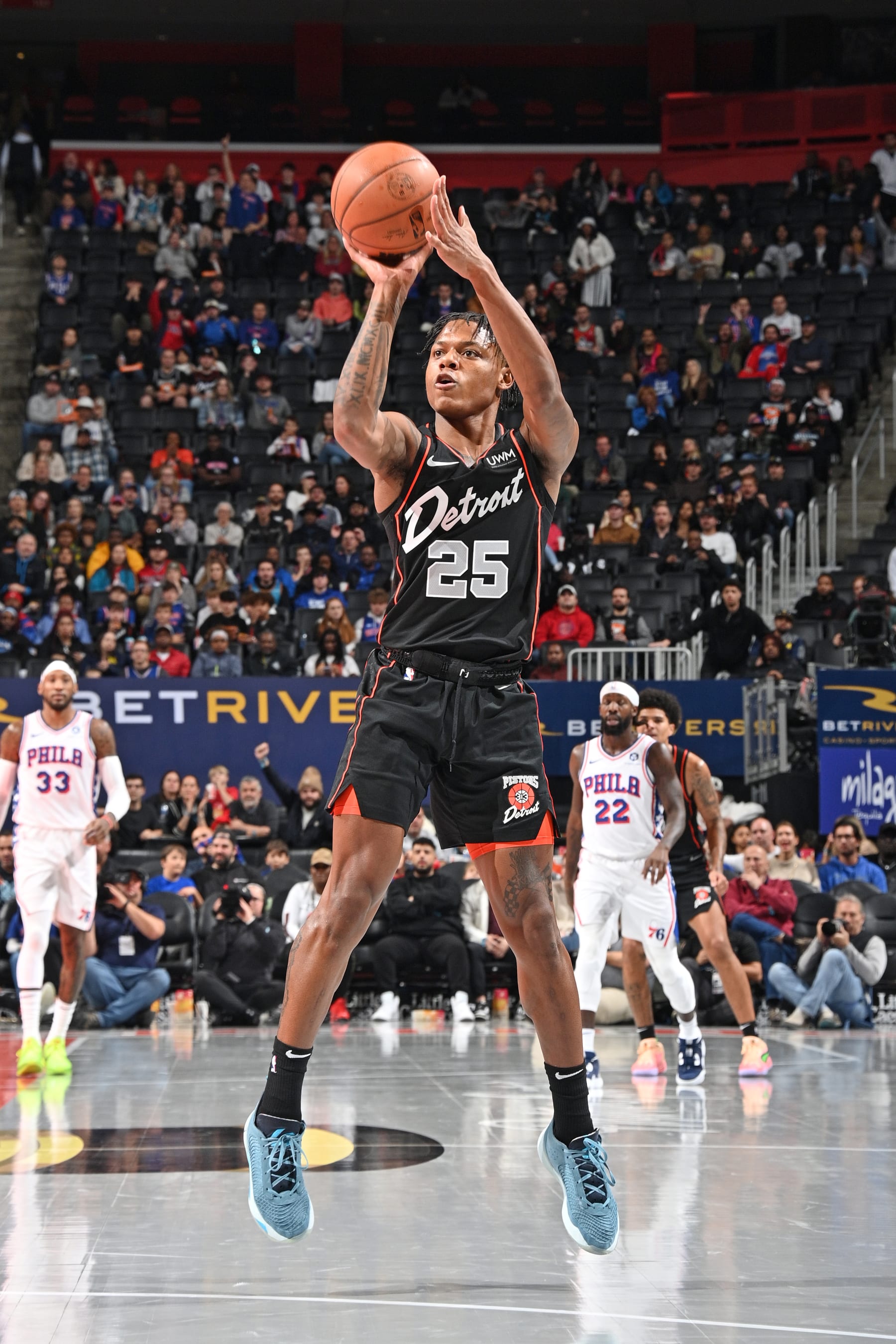 DETROIT, MI - NOVEMBER 10: Marcus Sasser #25 of the Detroit Pistons shoots a three point basket during the game against the Philadelphia 76ers during the In-Season Tournament on November 10, 2023 at Little Caesars Arena in Detroit, Michigan. NOTE TO USER: User expressly acknowledges and agrees that, by downloading and/or using this photograph, User is consenting to the terms and conditions of the Getty Images License Agreement. Mandatory Copyright Notice: Copyright 2023 NBAE (Photo by Chris Schwegler/NBAE via Getty Images)