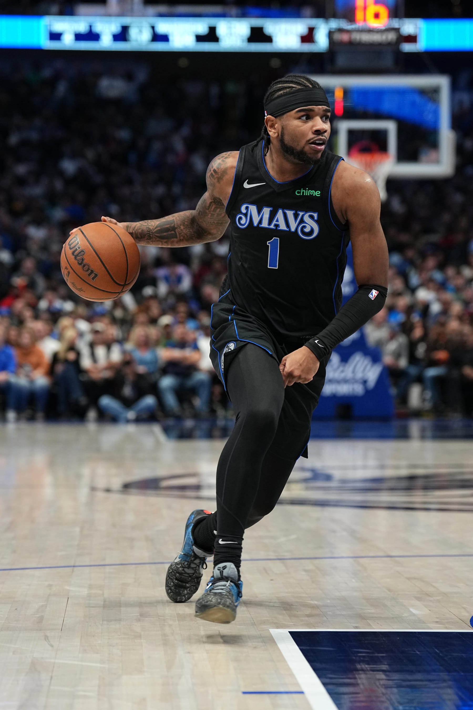 DALLAS, TX - NOVEMBER 10: Jaden Hardy #1 of the Dallas Mavericks dribbles the ball during the game against the LA Clippers during the In-Season Tournament on November 10, 2023 at the American Airlines Center in Dallas, Texas. NOTE TO USER: User expressly acknowledges and agrees that, by downloading and or using this photograph, User is consenting to the terms and conditions of the Getty Images License Agreement. Mandatory Copyright Notice: Copyright 2023 NBAE (Photo by Glenn James/NBAE via Getty Images)