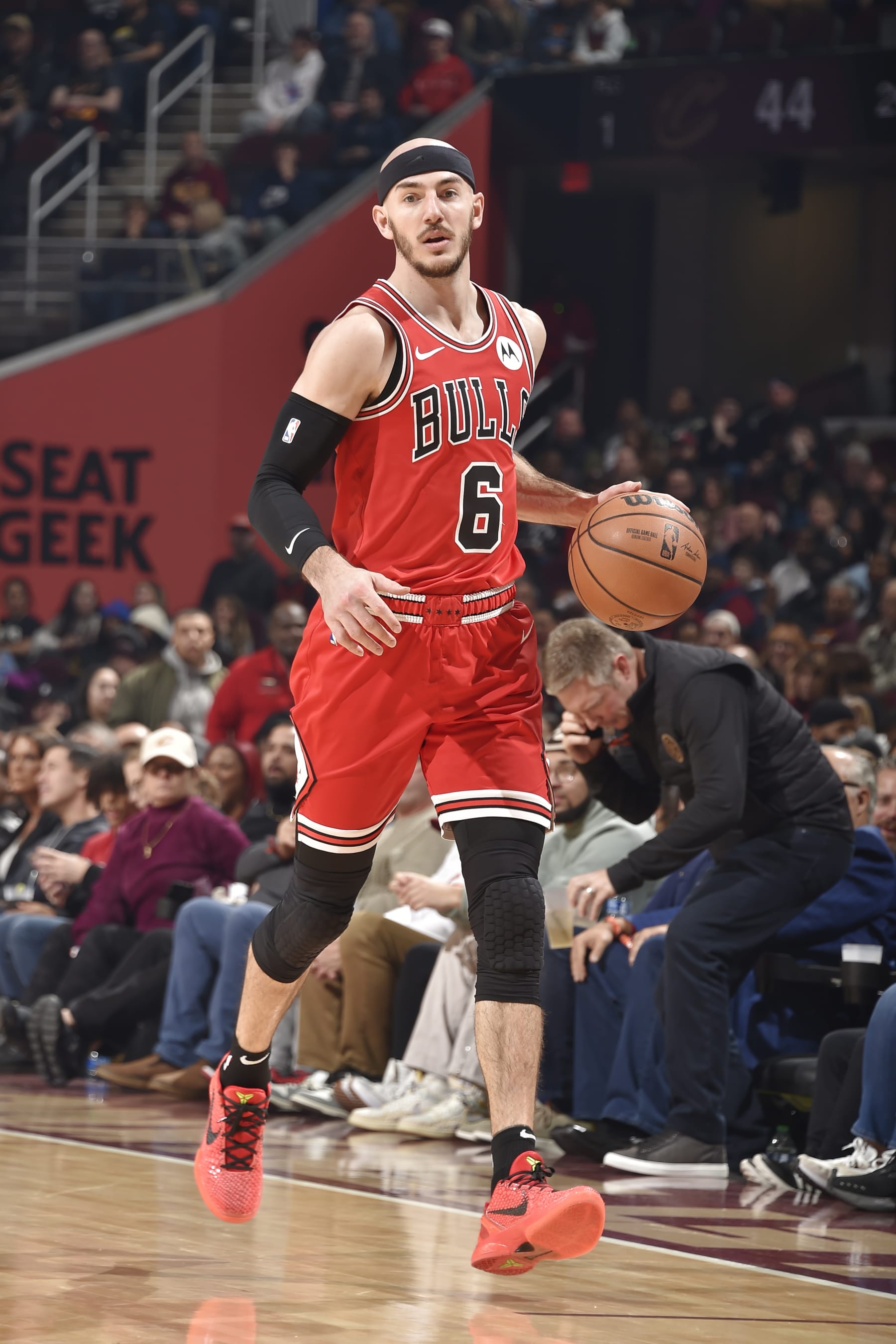 CLEVELAND, OH - JANUARY 15: Alex Caruso #6 of the Chicago Bulls dribbles the ball during the game against the Cleveland Cavaliers on January 15, 2024 at Rocket Mortgage FieldHouse in Cleveland, Ohio. NOTE TO USER: User expressly acknowledges and agrees that, by downloading and/or using this Photograph, user is consenting to the terms and conditions of the Getty Images License Agreement. Mandatory Copyright Notice: Copyright 2024 NBAE (Photo by David Liam Kyle/NBAE via Getty Images)