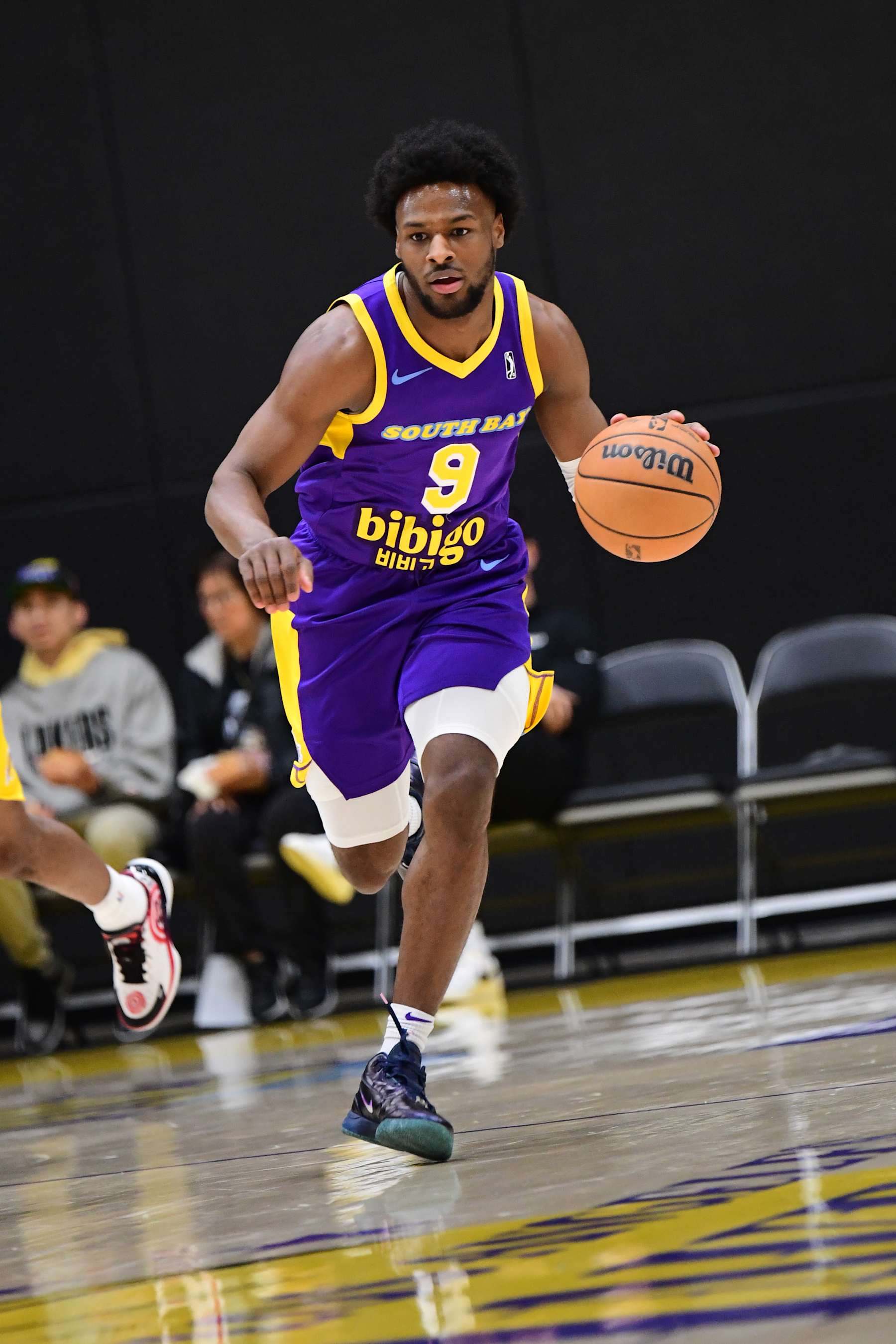 EL SEGUNDO, CA - DECEMBER 07: Bronny James #9 of the South Bay Lakers handles the ball during the game against the San Diego Clippers on December 07, 2024 at UCLA Health Training Center in El Segundo, California. NOTE TO USER: User expressly acknowledges and agrees that, by downloading and or using this photograph, user is consenting to the terms and conditions of the Getty Images License Agreement. Mandatory Copyright Notice: Copyright 2024 NBAE (Photo by Adam Pantozzi/NBAE via Getty Images)