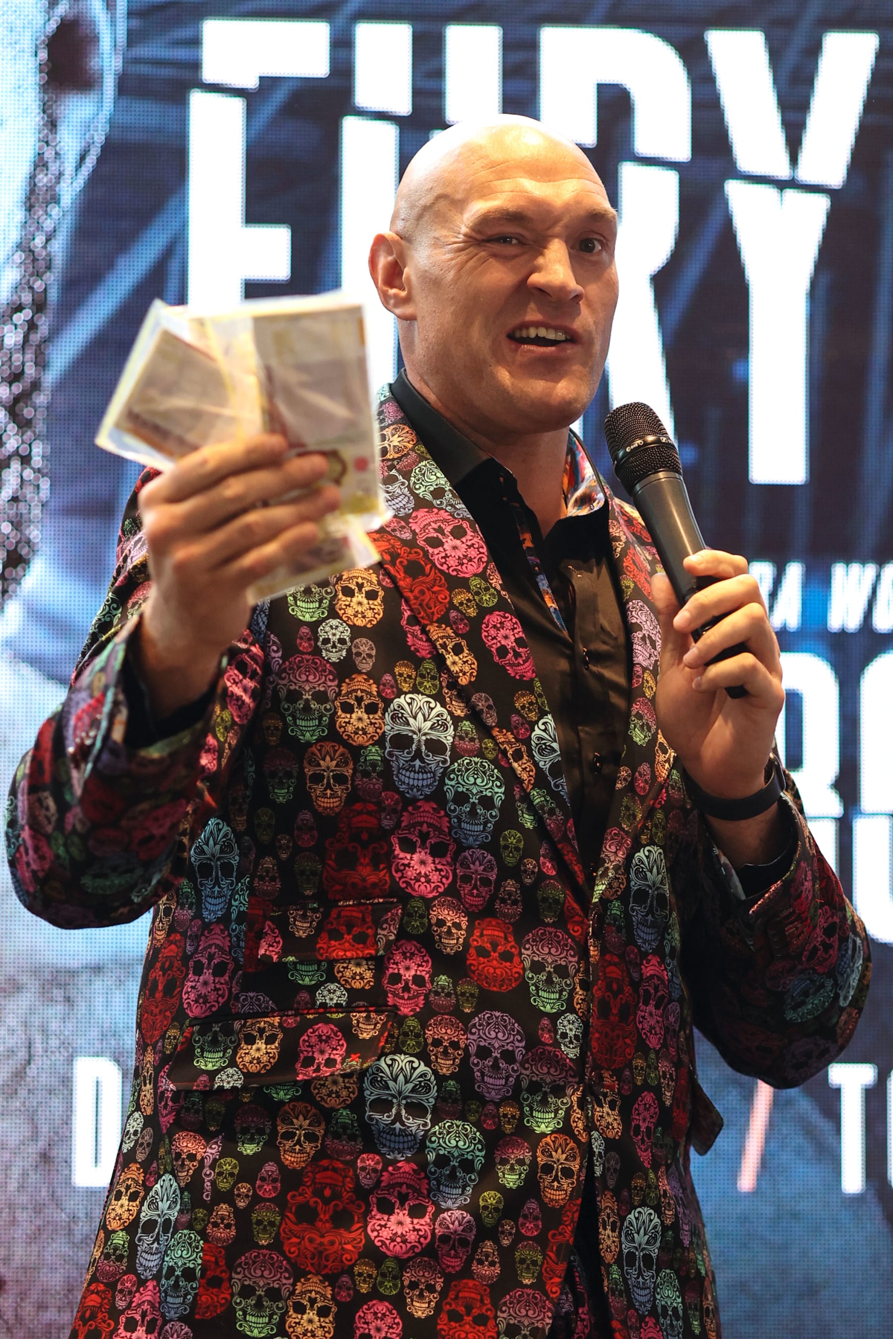 LONDON, ENGLAND - OCTOBER 20: Tyson Fury with £10,000 won in a bet after Anthony Joshua refused to fight him during the Tyson Fury Press Conference at Tottenham Hotspur Stadium on October 20, 2022 in London, England. (Photo by Charlotte Wilson/Offside/Offside via Getty Images)