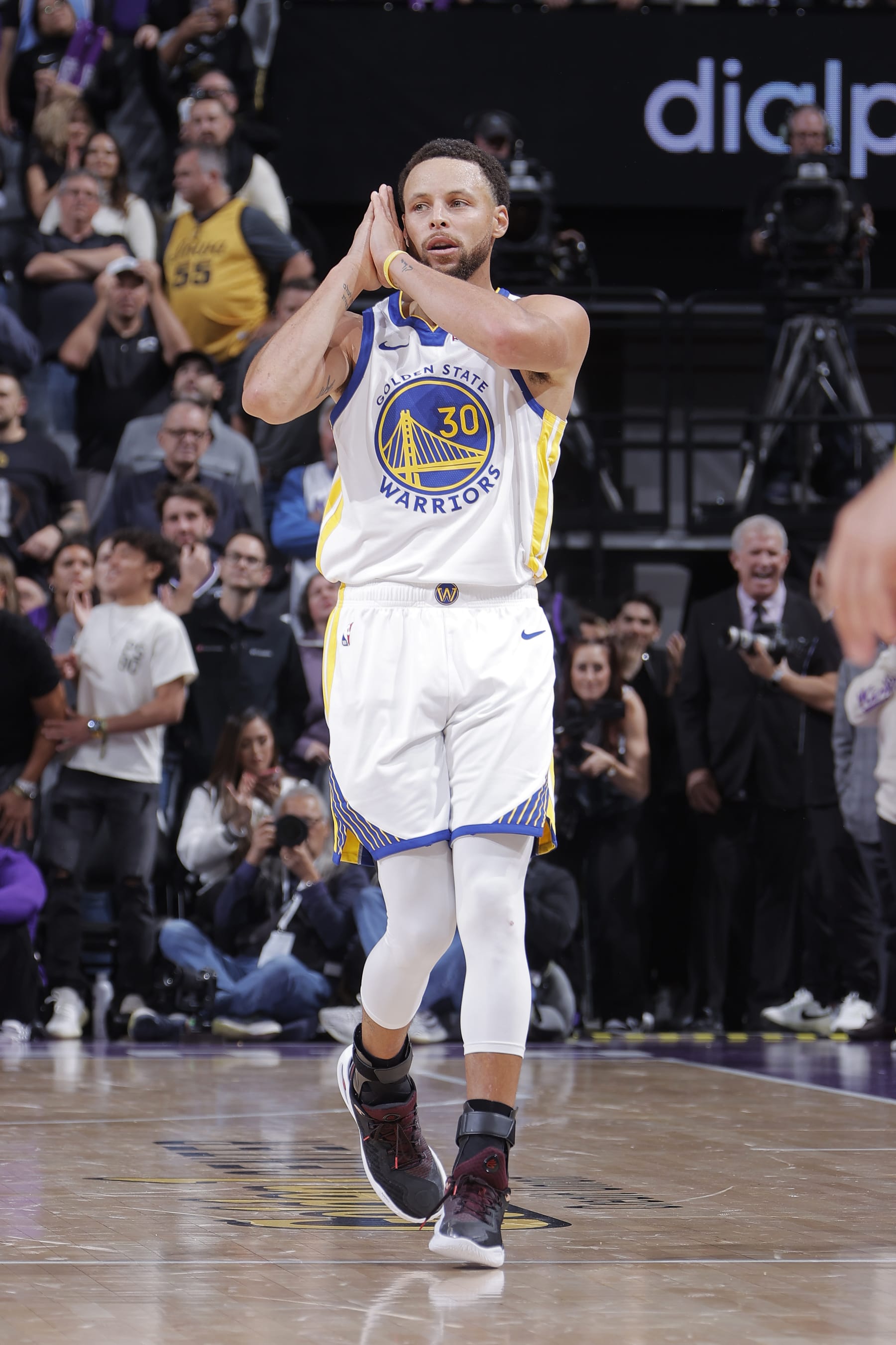 SACRAMENTO, CA - OCTOBER 27: Stephen Curry #30 of the Golden State Warriors celebrates during the game against the Sacramento Kings on October 27, 2023 at Golden 1 Center in Sacramento, California. NOTE TO USER: User expressly acknowledges and agrees that, by downloading and or using this Photograph, user is consenting to the terms and conditions of the Getty Images License Agreement. Mandatory Copyright Notice: Copyright 2023 NBAE (Photo by Rocky Widner/NBAE via Getty Images)