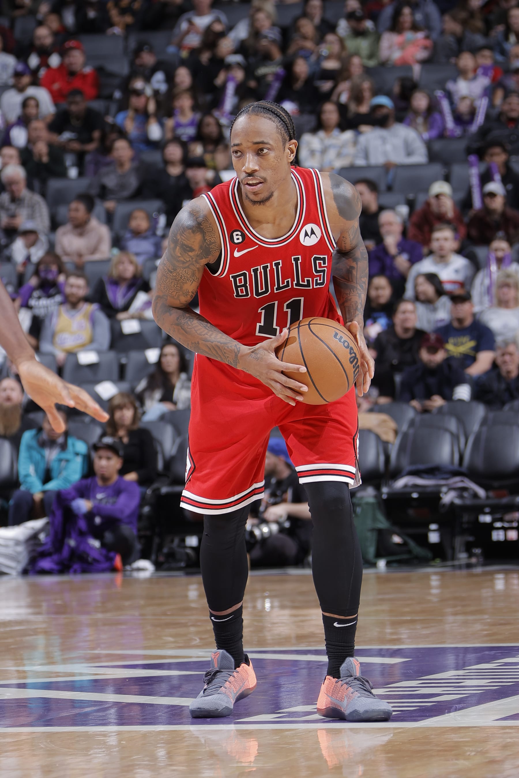 SACRAMENTO, CA - DECEMBER 4:  DeMar DeRozan #11 of the Chicago Bulls drives to the basket during the game against the Sacramento Kings on December 4, 2022 at Golden 1 Center in Sacramento, California. NOTE TO USER: User expressly acknowledges and agrees that, by downloading and or using this Photograph, user is consenting to the terms and conditions of the Getty Images License Agreement. Mandatory Copyright Notice: Copyright 2022 NBAE (Photo by Rocky Widner/NBAE via Getty Images)