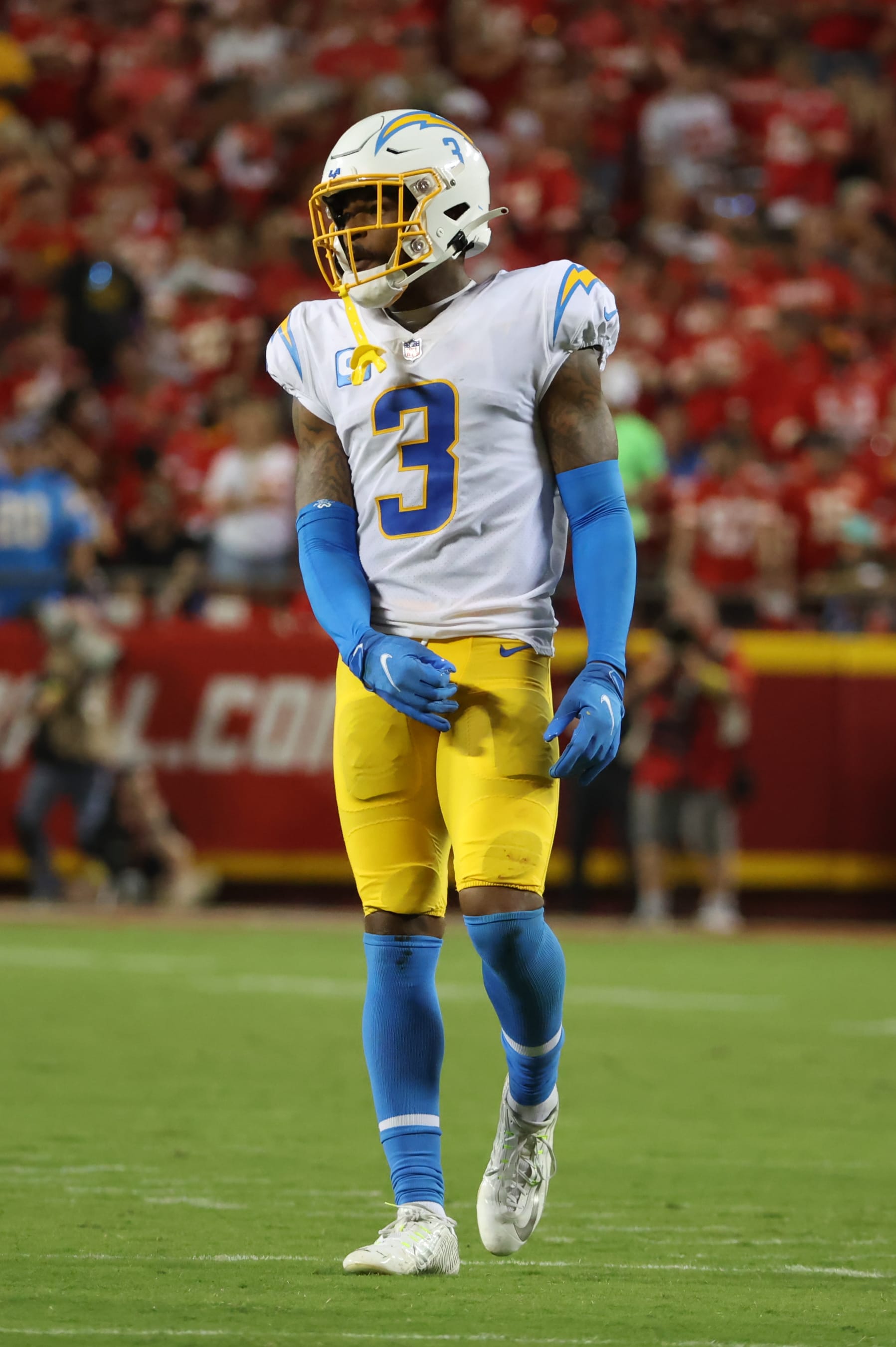 KANSAS CITY, MO - SEPTEMBER 15: Los Angeles Chargers safety Derwin James Jr. (3) in the fourth quarter of an NFL game between the Los Angeles Chargers and Kansas City Chiefs on September 15, 2022 at GEHA Field at Arrowhead Stadium in Kansas City, MO. Photo by Scott Winters/Icon Sportswire via Getty Images) KANSAS CITY, MO - SEPTEMBER 15: Los Angeles Chargers safety Derwin James Jr. (3) in the fourth quarter of an NFL game between the Los Angeles Chargers and Kansas City Chiefs on September 15, 2022 at GEHA Field at Arrowhead Stadium in Kansas City, MO. Photo by Scott Winters/Icon Sportswire via Getty Images)