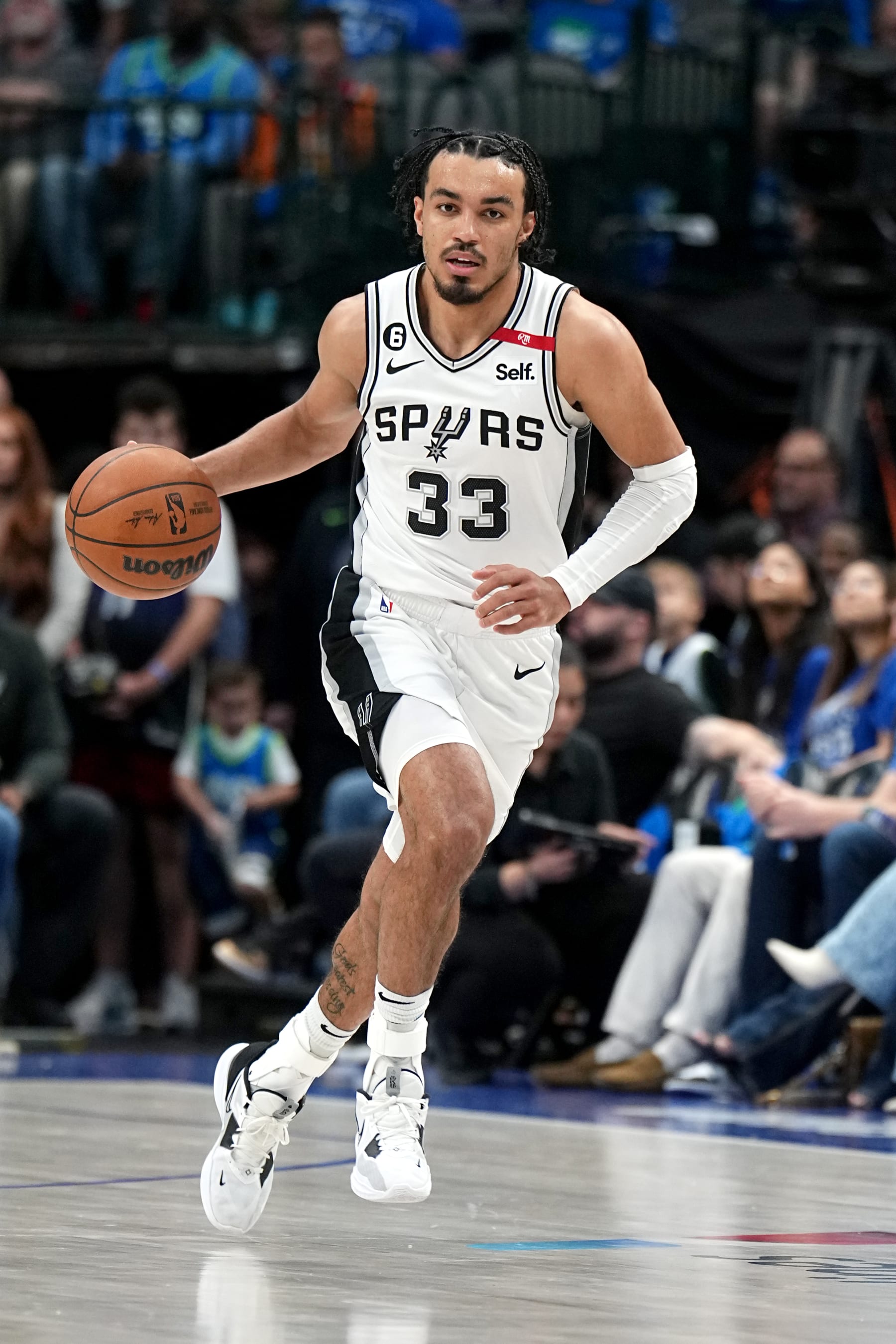 DALLAS, TX - APRIL 9: Tre Jones #33 of the San Antonio Spurs moves the ball during the game against the Dallas Mavericks on April 9, 2023 at the American Airlines Center in Dallas, Texas. NOTE TO USER: User expressly acknowledges and agrees that, by downloading and or using this photograph, User is consenting to the terms and conditions of the Getty Images License Agreement. Mandatory Copyright Notice: Copyright 2023 NBAE (Photo by Glenn James/NBAE via Getty Images)