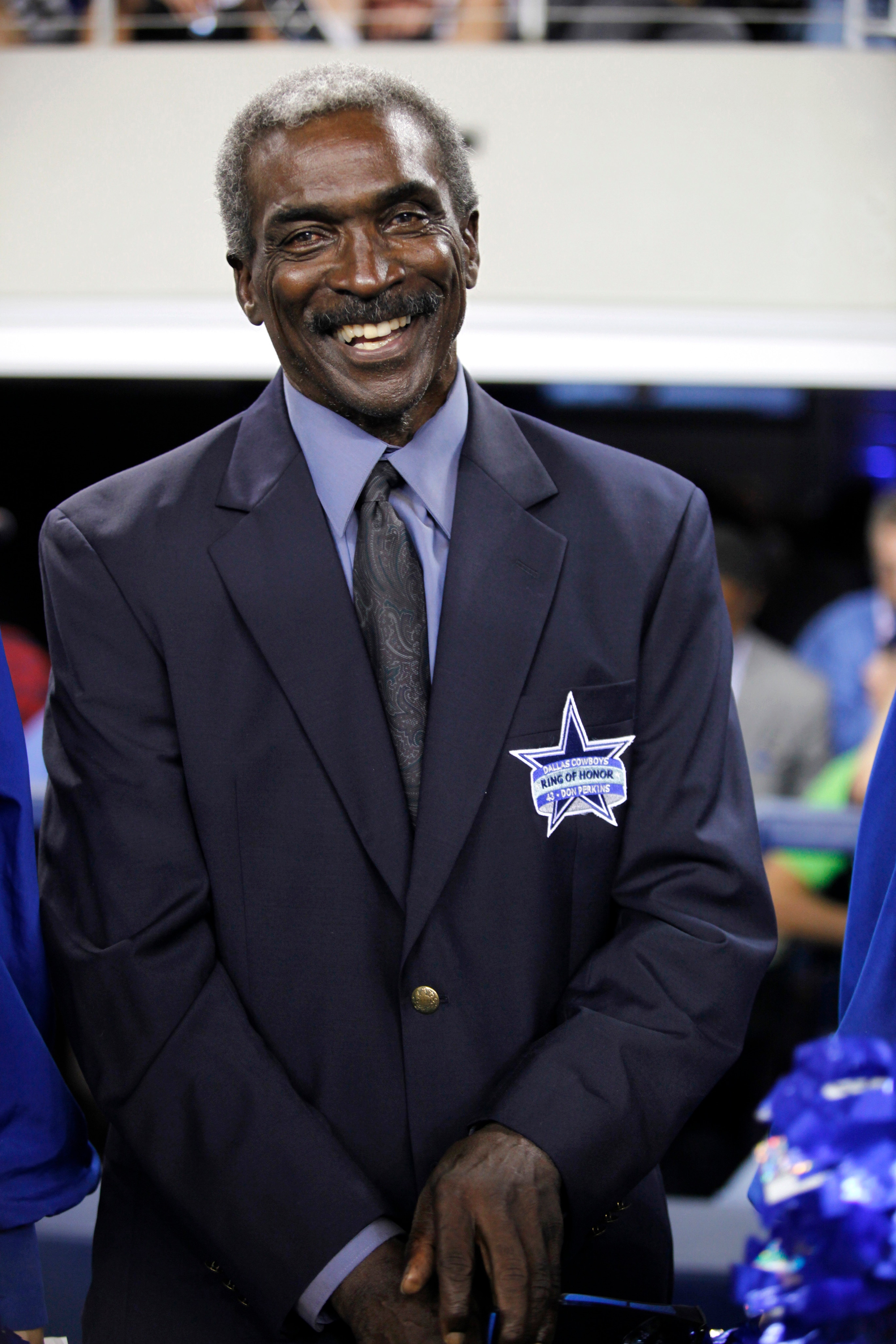 Dallas Cowboys former player Don Perkins before a halftime ceremony during an NFL football game against the New York Giants, Sunday, Sept. 20, 2009, in Arlington, Texas. (AP Photo/Sharon Ellman) Dallas Cowboys former player Don Perkins before a halftime ceremony during an NFL football game against the New York Giants, Sunday, Sept. 20, 2009, in Arlington, Texas. (AP Photo/Sharon Ellman)
