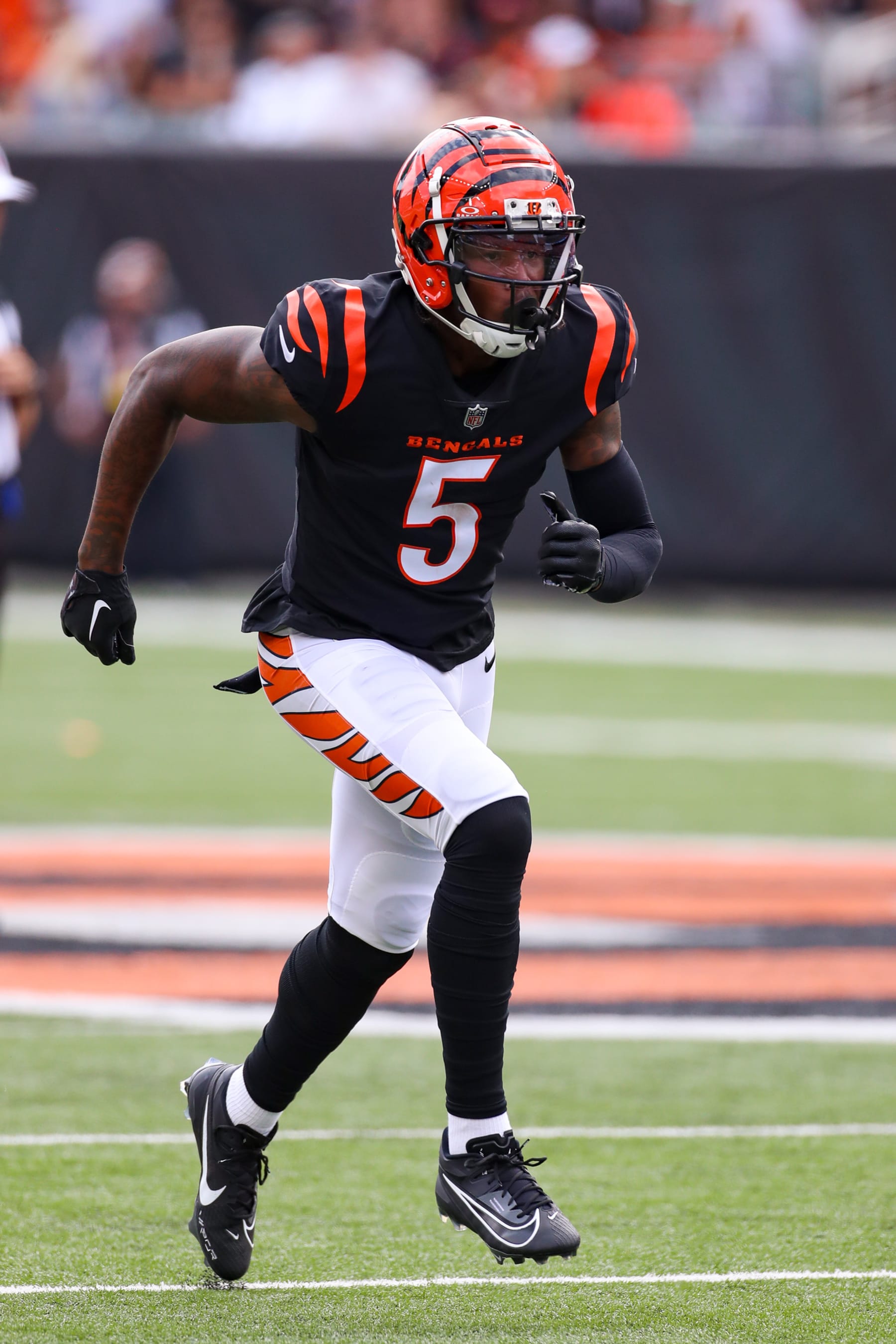 CINCINNATI, OH - SEPTEMBER 17: Cincinnati Bengals wide receiver Tee Higgins (5) in action during the game against the Baltimore Ravens and the Cincinnati Bengals on September 17, 2023, at Paycor Stadium in Cincinnati, OH. (Photo by Ian Johnson/Icon Sportswire via Getty Images