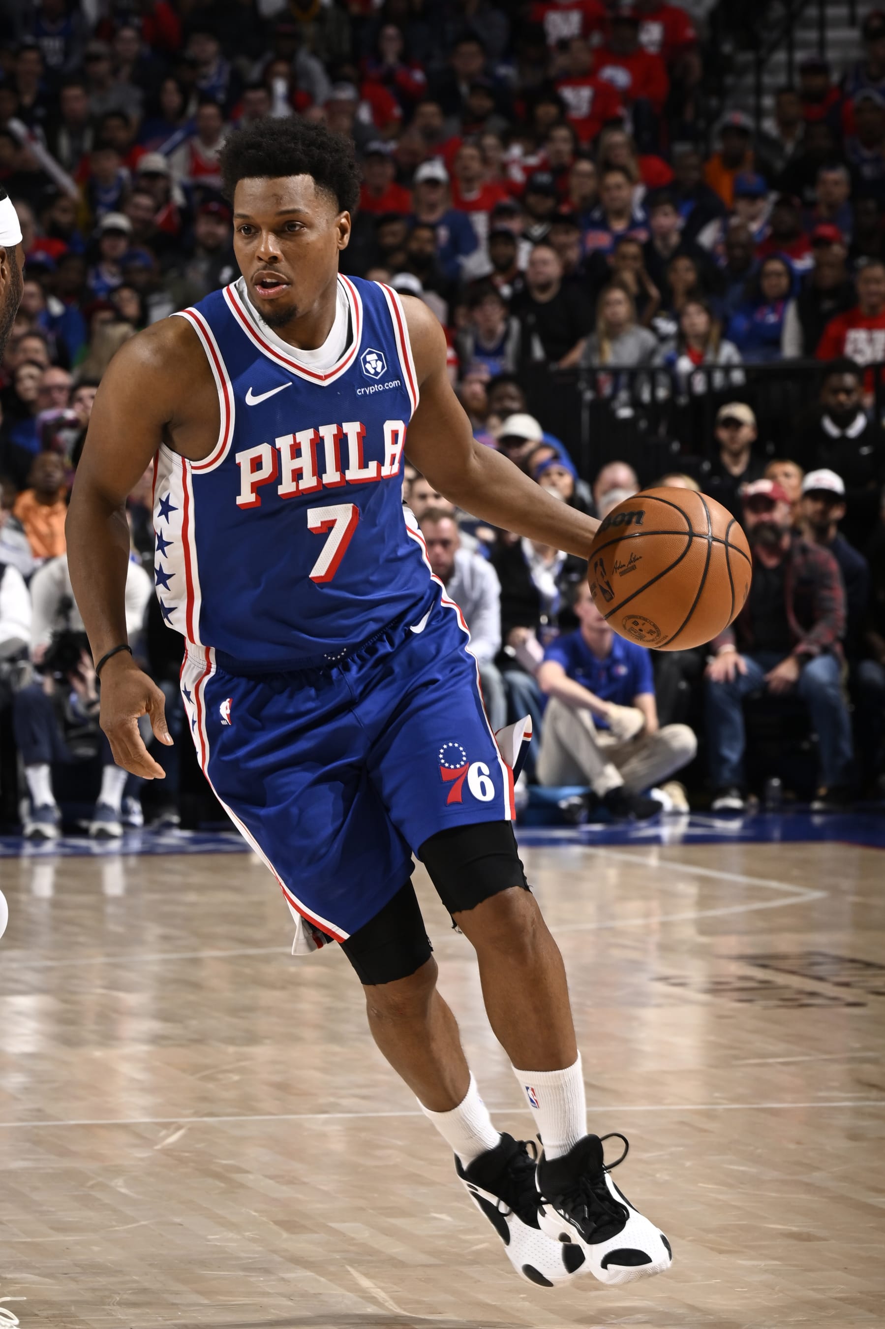 PHILADELPHIA, PA - APRIL 25: Kyle Lowry #7 of the Philadelphia 76ers dribbles the ball during the game against the New York Knicks during Round 1 Game 3 of the 2024 NBA Playoffs on April 25, 2024 at the Wells Fargo Center in Philadelphia, Pennsylvania NOTE TO USER: User expressly acknowledges and agrees that, by downloading and/or using this Photograph, user is consenting to the terms and conditions of the Getty Images License Agreement. Mandatory Copyright Notice: Copyright 2024 NBAE (Photo by David Dow/NBAE via Getty Images)