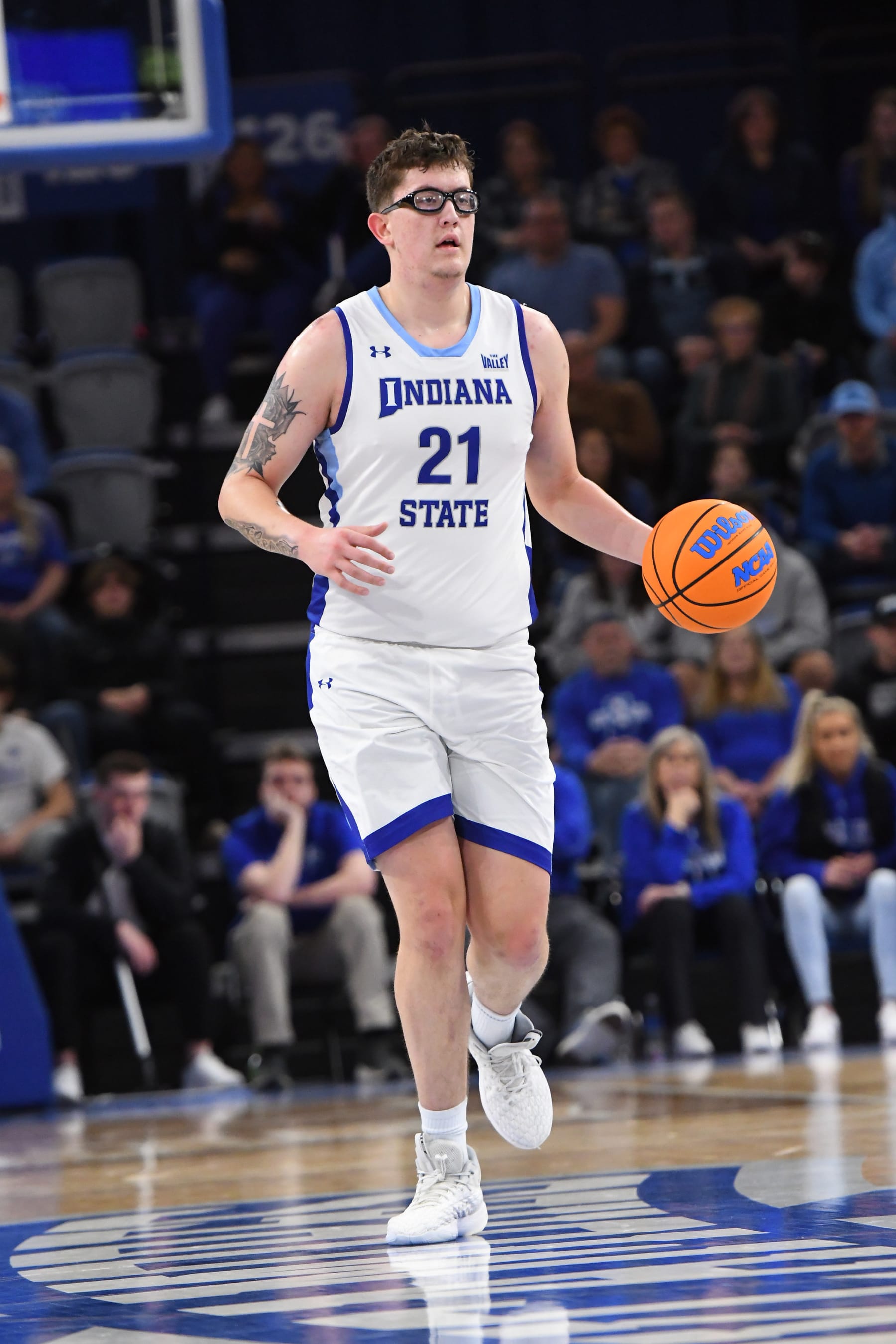 TERRE HAUTE, IN - FEBRUARY 13: Indiana State Sycamores Center Robbie Avila (21) handles the basketball at midcourt in a Missouri Valley Conference (MVC) matchup with the Illinois State Redbirds at Hulman Center in Terre Haute, Indiana. (Photo by David Allio/Icon Sportswire via Getty Images)