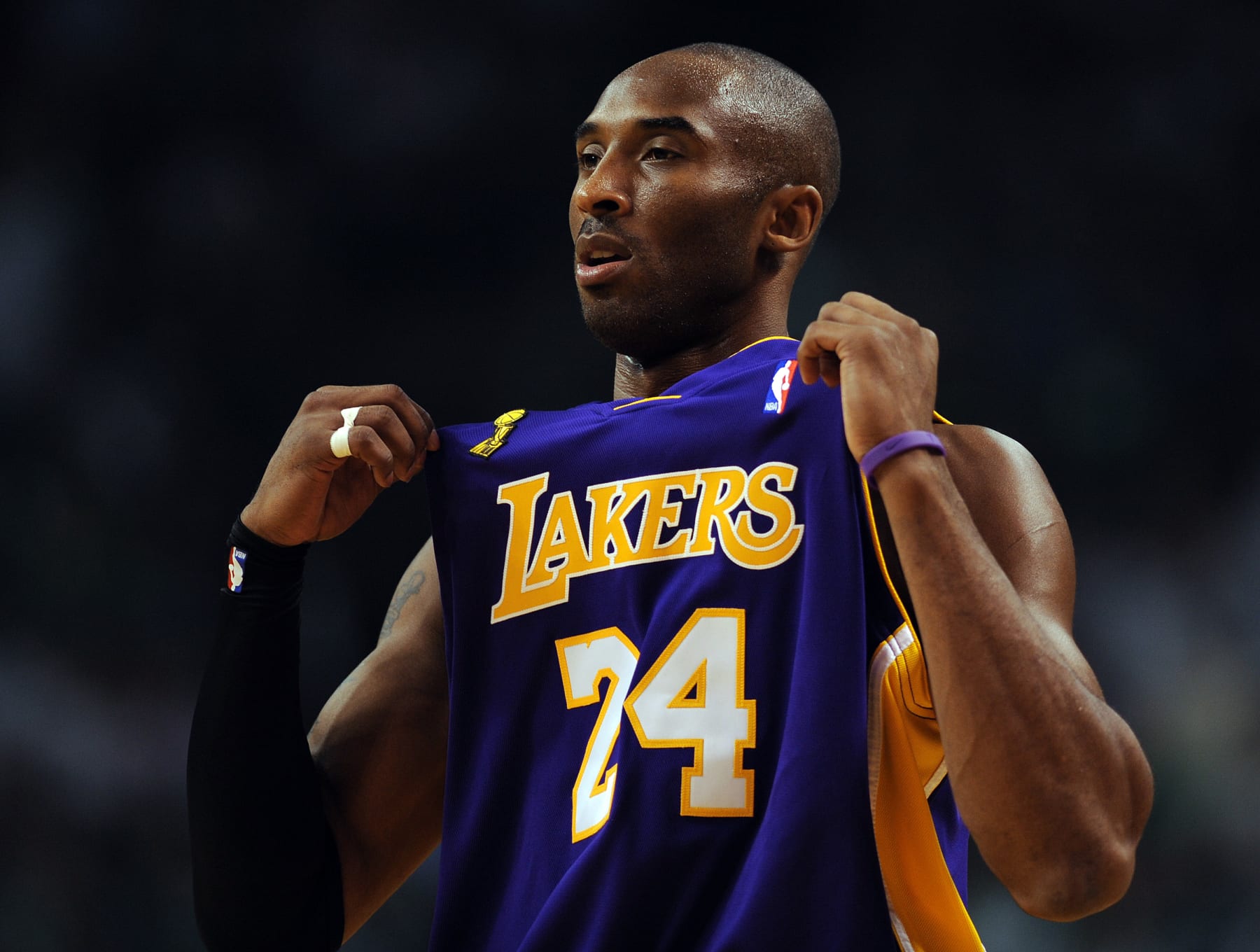 Los Angeles Lakers' Kobe Bryant reacts on court during Game 6 of the 2008 NBA Finals against the Boston Celtics in Boston, Massachusetts, June 17, 2008. AFP PHOTO / GABRIEL BOUYS (Photo by Gabriel BOUYS / AFP) (Photo by GABRIEL BOUYS/AFP via Getty Images)
