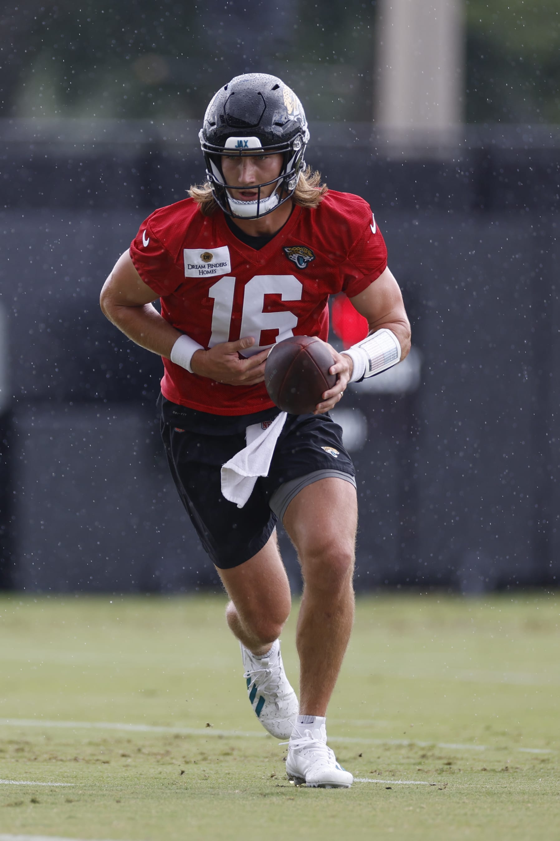 JACKSONVILLE, FL - MAY 20: Jacksonville Jaguars quarterback Trevor Lawrence (16) during the Jacksonville Jaguars OTA on May 20, 2024 at the Miller Electric Center in Jacksonville, Fl.(Photo by David Rosenblum/Icon Sportswire via Getty Images)