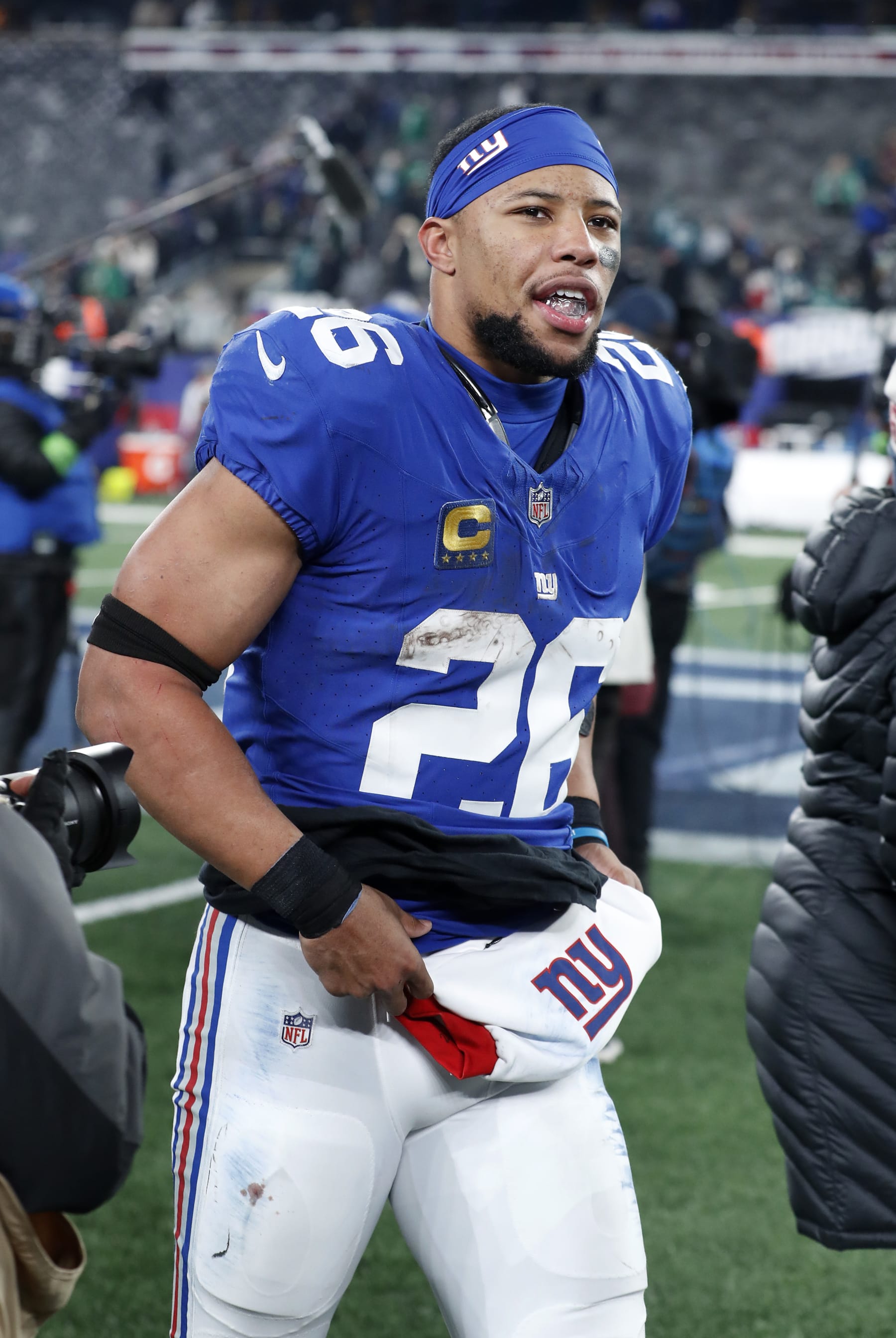 EAST RUTHERFORD, NEW JERSEY - JANUARY 07: (NEW YORK DAILIES OUT)  Saquon Barkley #26 of the New York Giants looks on against the Philadelphia Eagles at MetLife Stadium on January 07, 2024 in East Rutherford, New Jersey. The Giants defeated the Eagles 27-10. (Photo by Jim McIsaac/Getty Images)