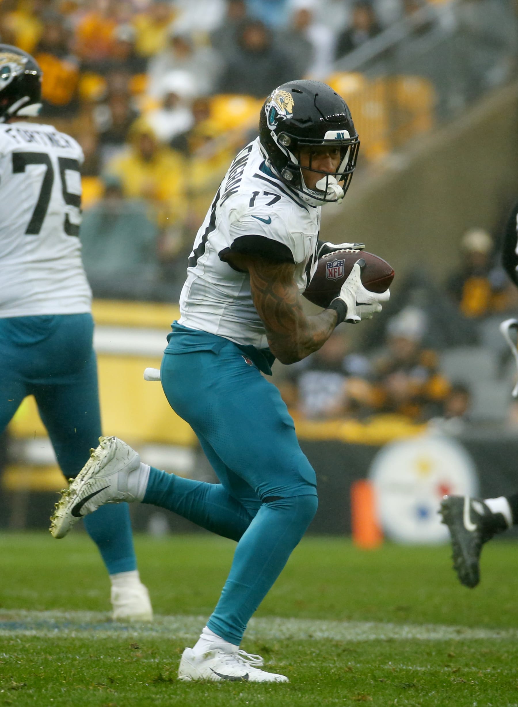 PITTSBURGH, PA - OCTOBER 28:  Evan Engram #17 of the Jacksonville Jaguars in action against the Pittsburgh Steelers on October 28, 2023 at Acrisure Stadium in Pittsburgh, Pennsylvania.  (Photo by Justin K. Aller/Getty Images)