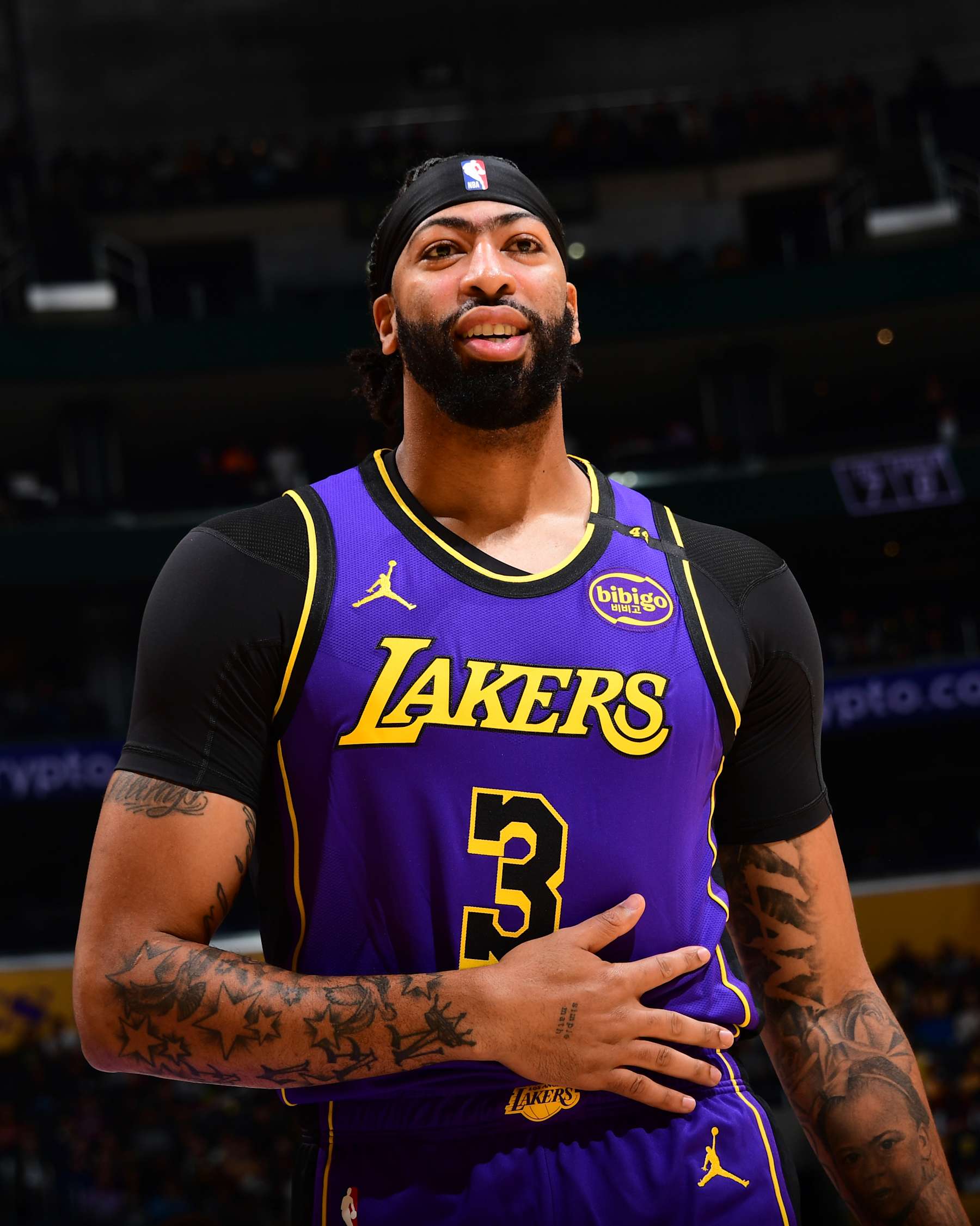 LOS ANGELES, CA - OCTOBER 25: Anthony Davis #3 of the Los Angeles Lakers sales during the game against the Phoenix Suns on October 25, 2024 at Crypto.Com Arena in Los Angeles, California. NOTE TO USER: User expressly acknowledges and agrees that, by downloading and/or using this Photograph, user is consenting to the terms and conditions of the Getty Images License Agreement. Mandatory Copyright Notice: Copyright 2024 NBAE (Photo by Adam Pantozzi/NBAE via Getty Images)