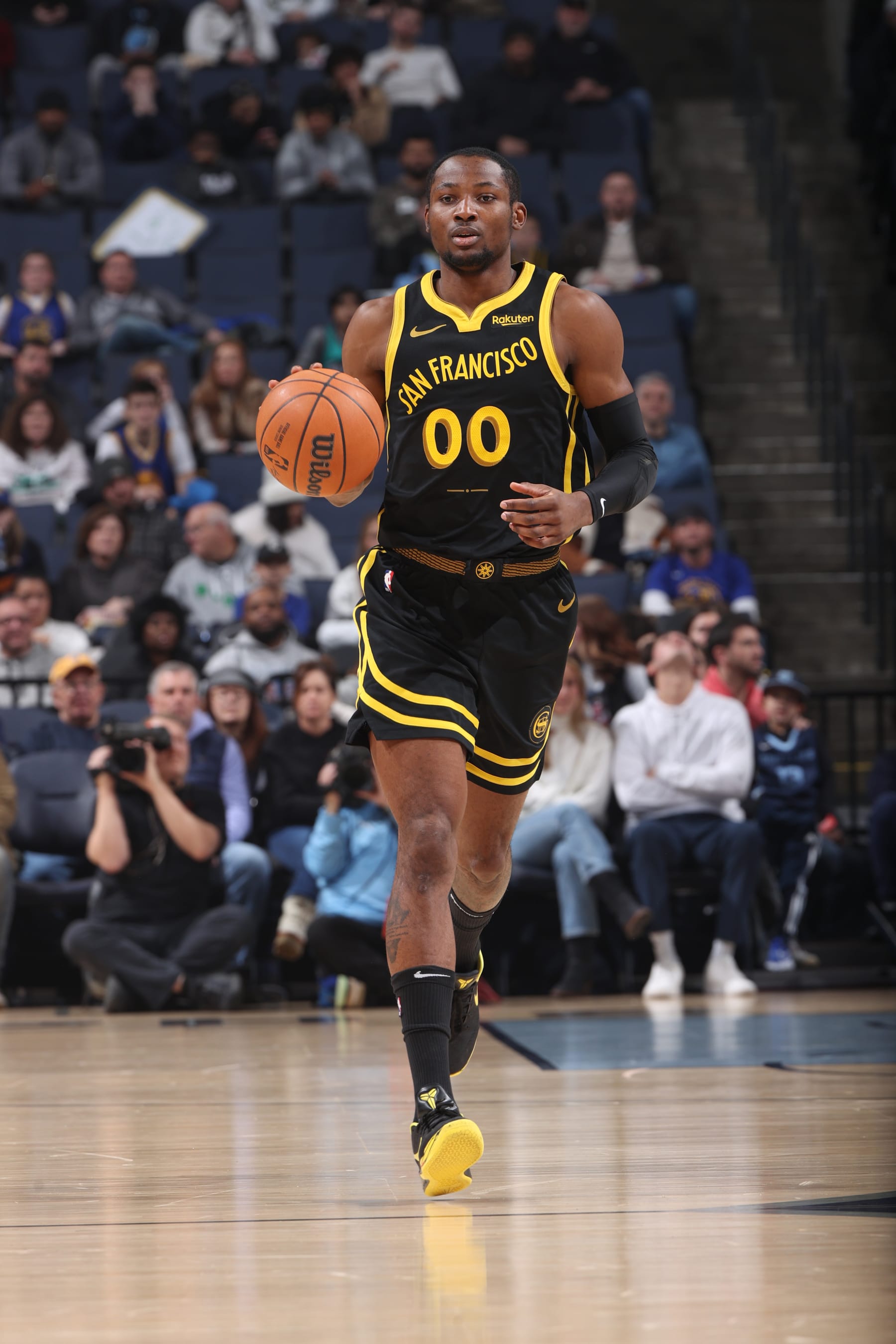 MEMPHIS, TN - JANUARY 15:  Jonathan Kuminga #00 of the Golden State Warriors handles the ball during the game  on January 15, 2024 at FedExForum in Memphis, Tennessee. NOTE TO USER: User expressly acknowledges and agrees that, by downloading and or using this photograph, User is consenting to the terms and conditions of the Getty Images License Agreement. Mandatory Copyright Notice: Copyright 2024 NBAE (Photo by Joe Murphy/NBAE via Getty Images)