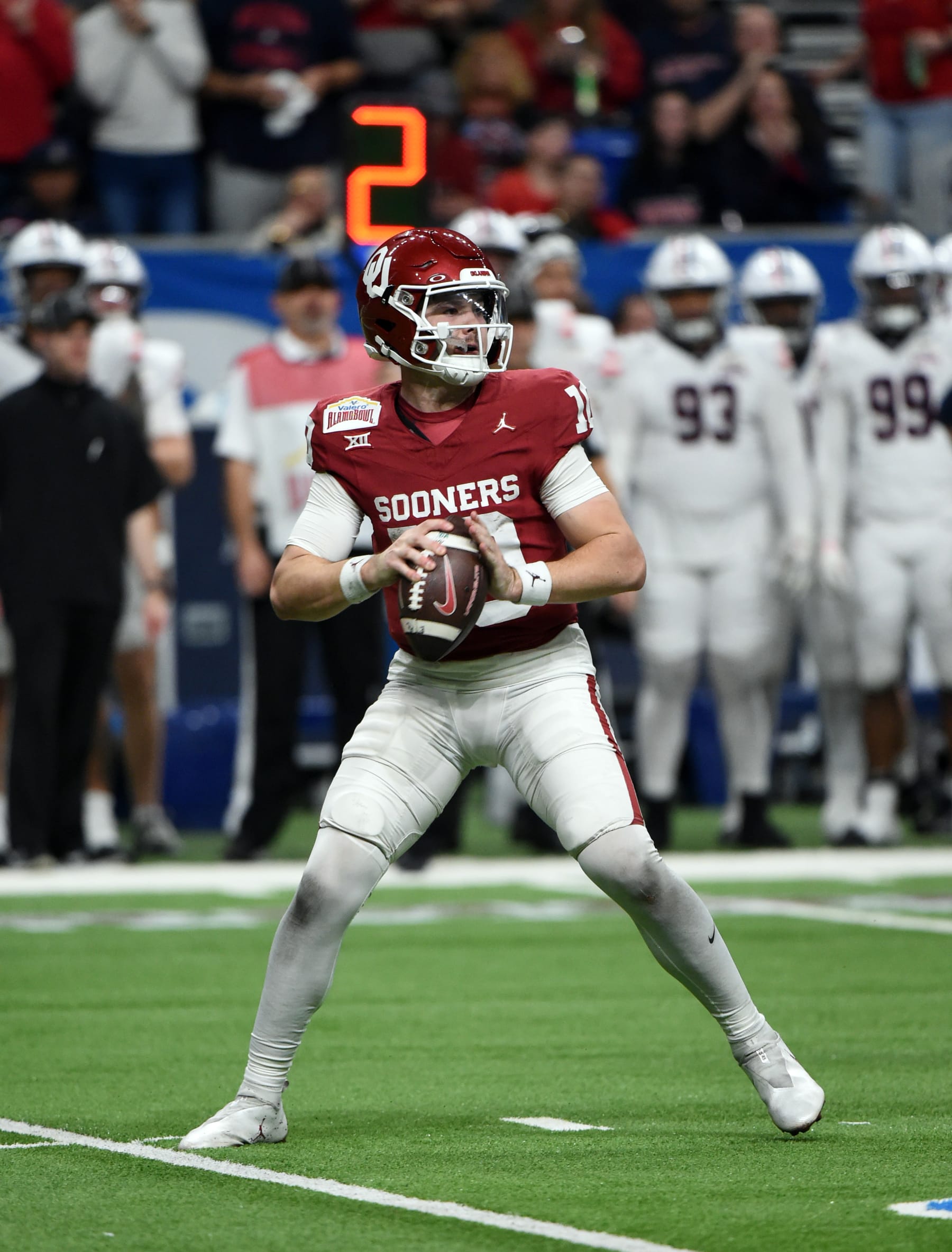 SAN ANTONIO, TX - DECEMBER 28: Oklahoma Sooner QB Jackson Arnold (10) looks for an open man during the Valero Alamo Bowl game featuring the Arizona Wildcats and the Oklahoma Sooners on December 28, 2023 at the Alamodome in San Antonio, TX. (Photo by John Rivera/Icon Sportswire via Getty Images)